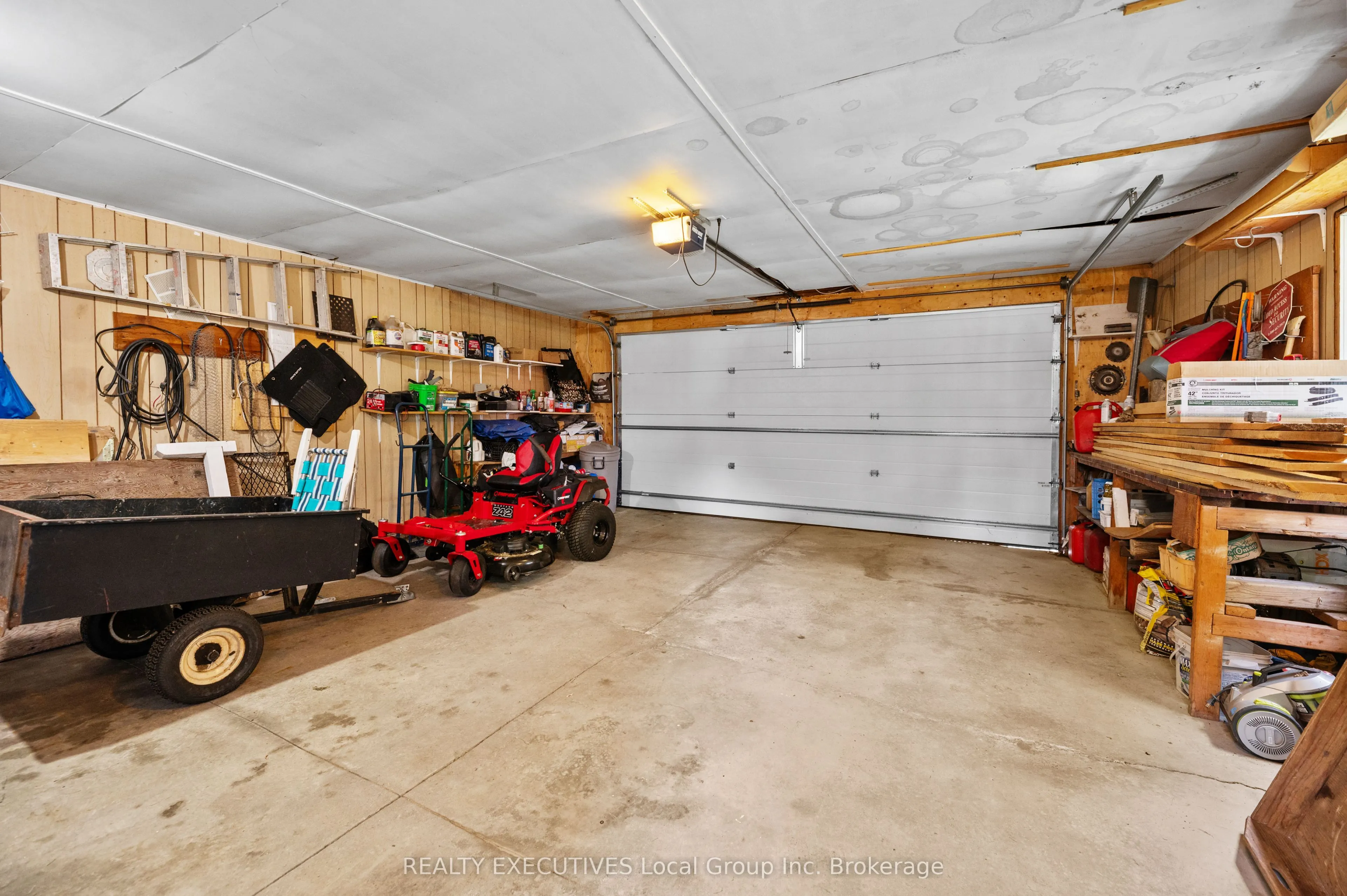 4 NINOVAN Road W