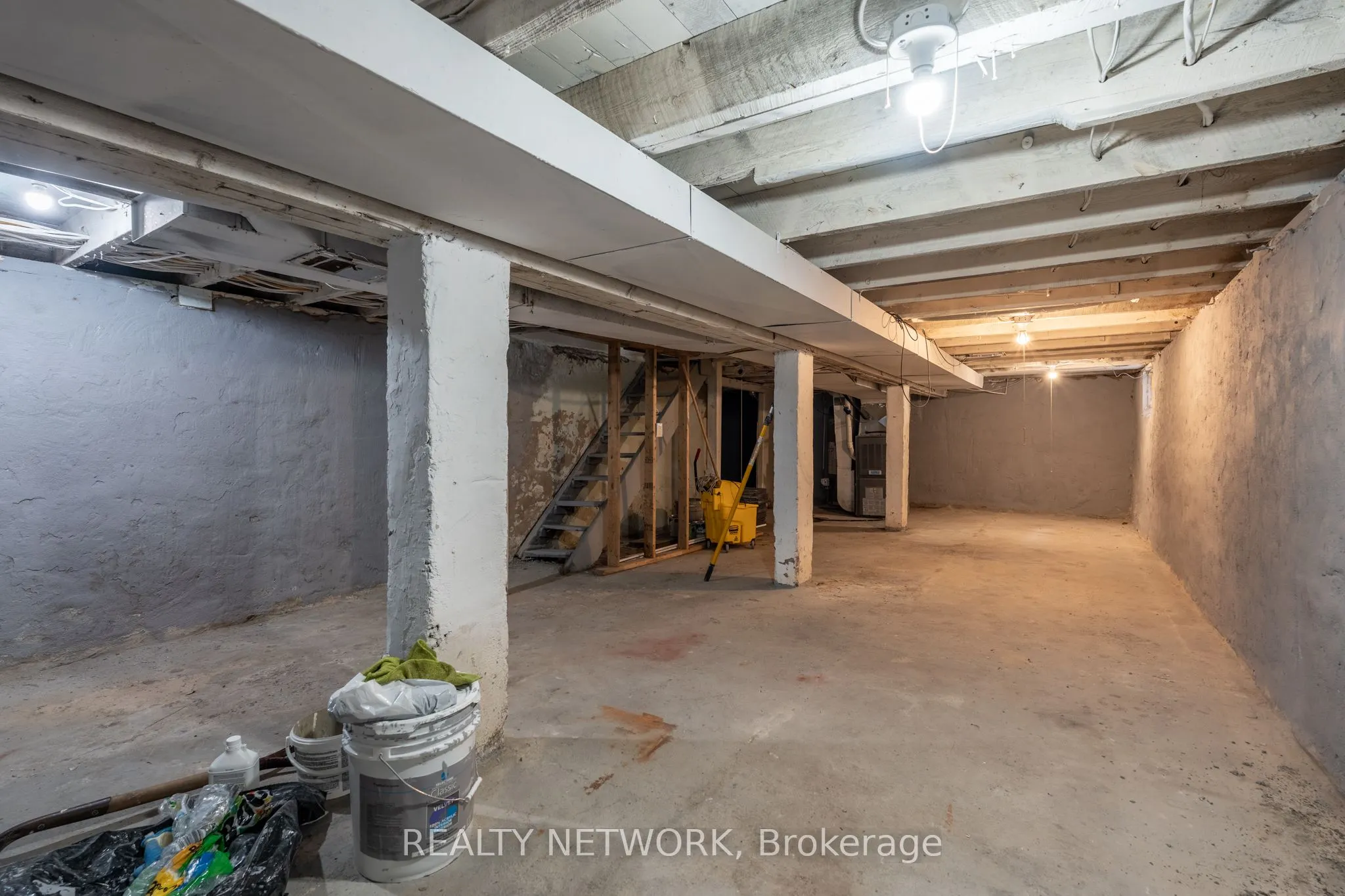 128 Kensington Avenue N
