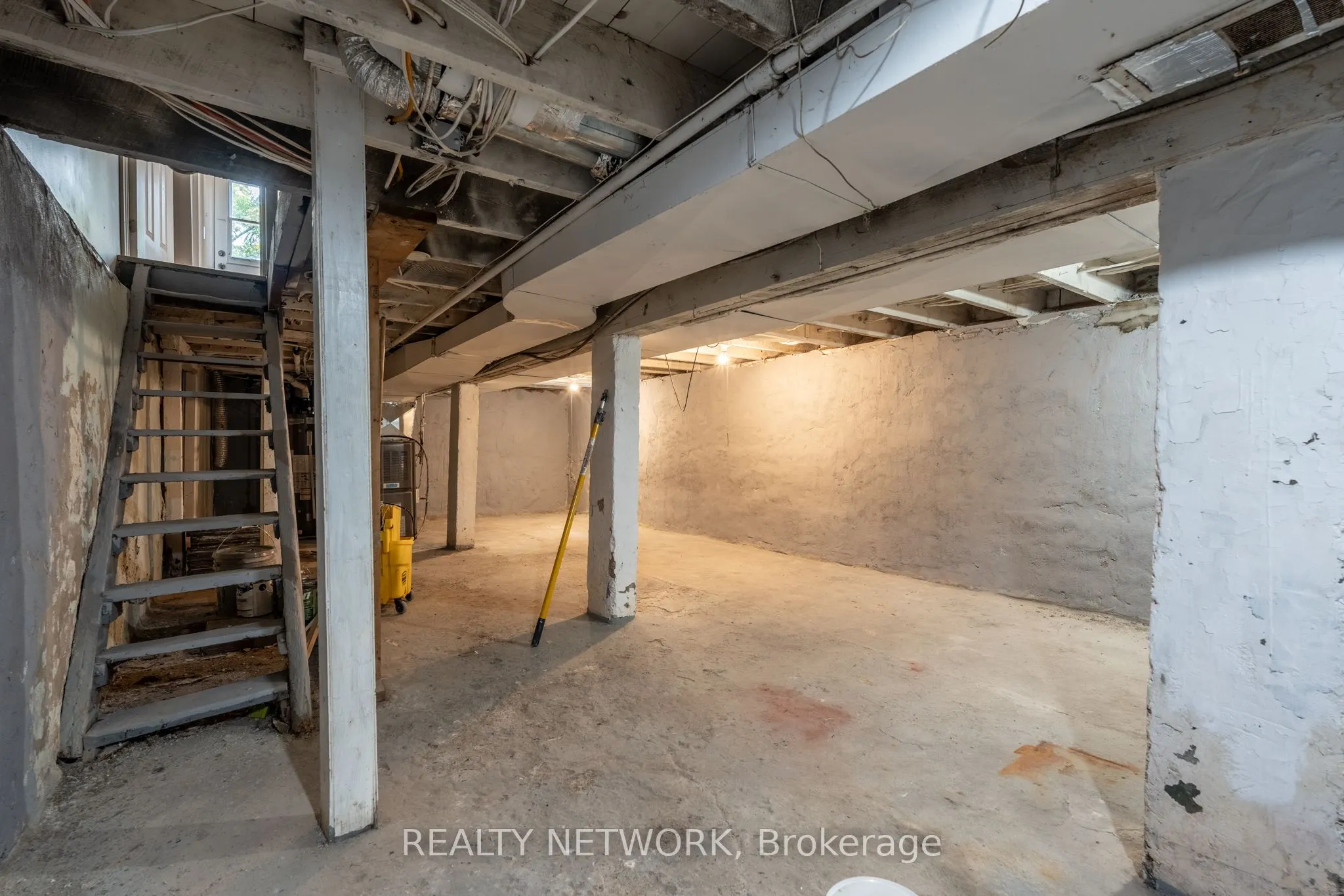 128 Kensington Avenue N