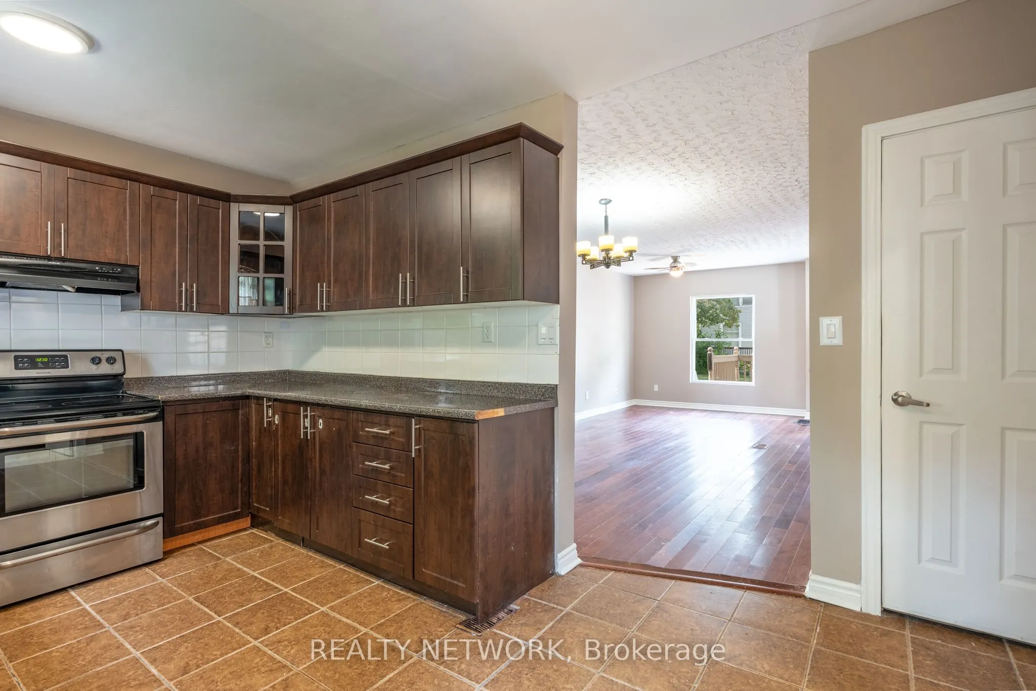 128 Kensington Avenue N