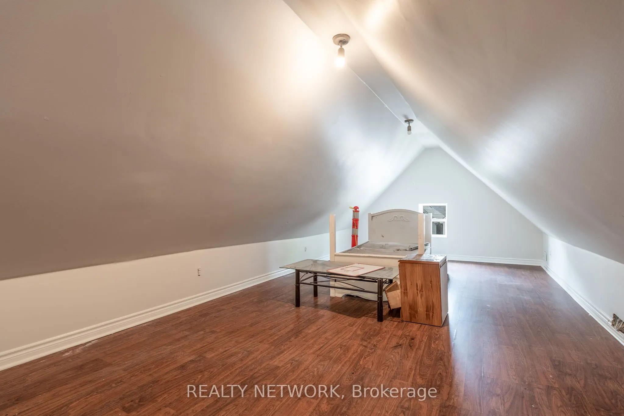 128 Kensington Avenue N