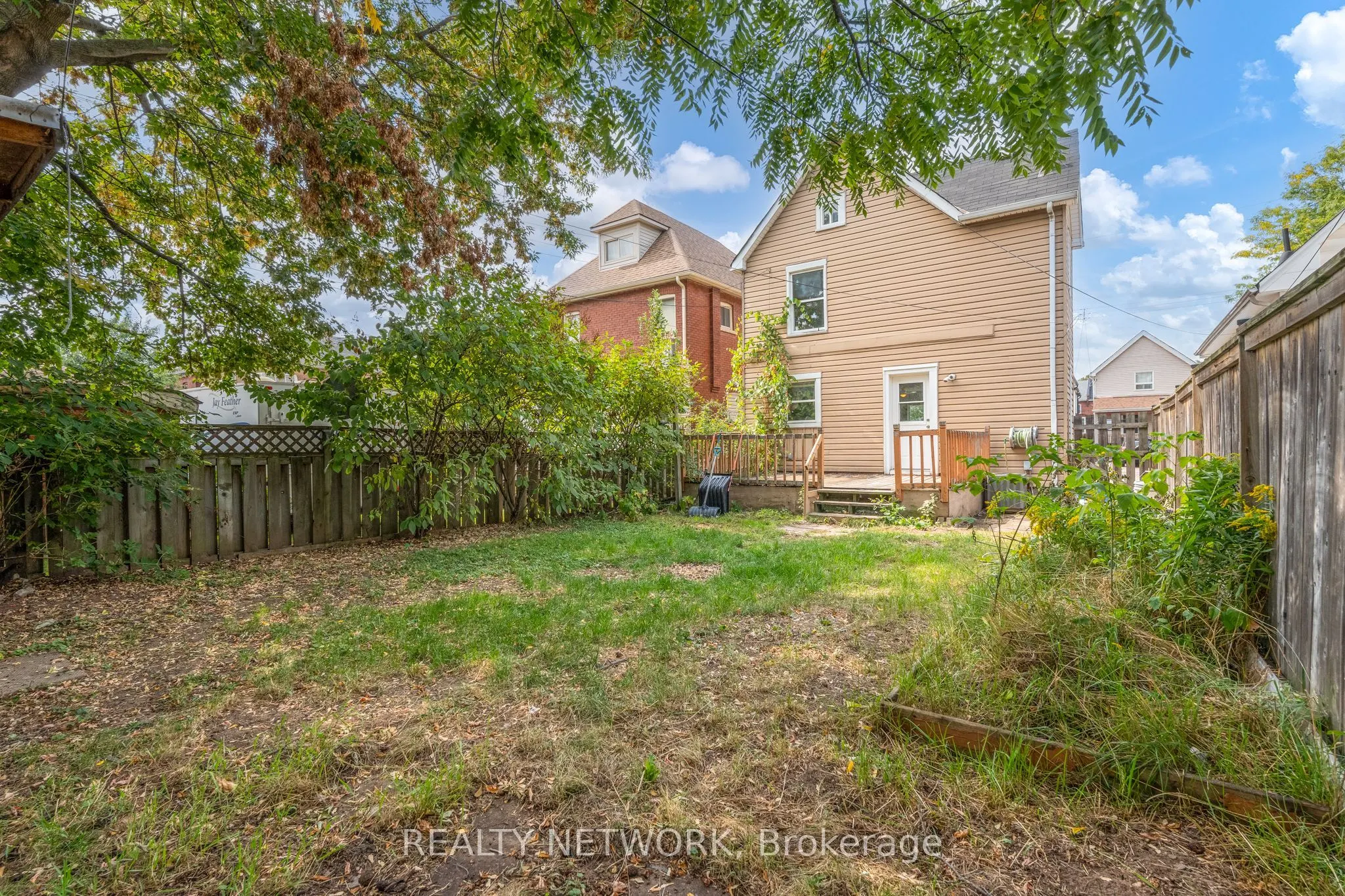128 Kensington Avenue N