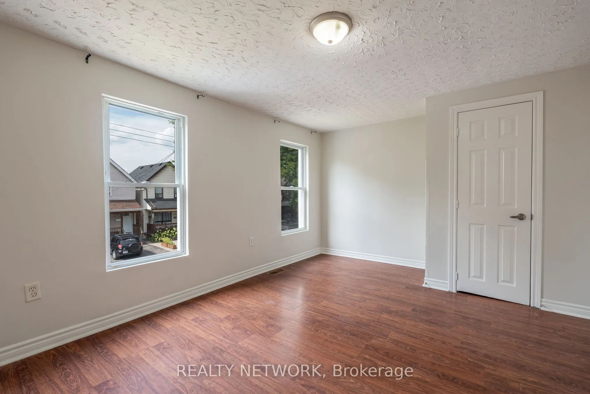 128 Kensington Avenue N
