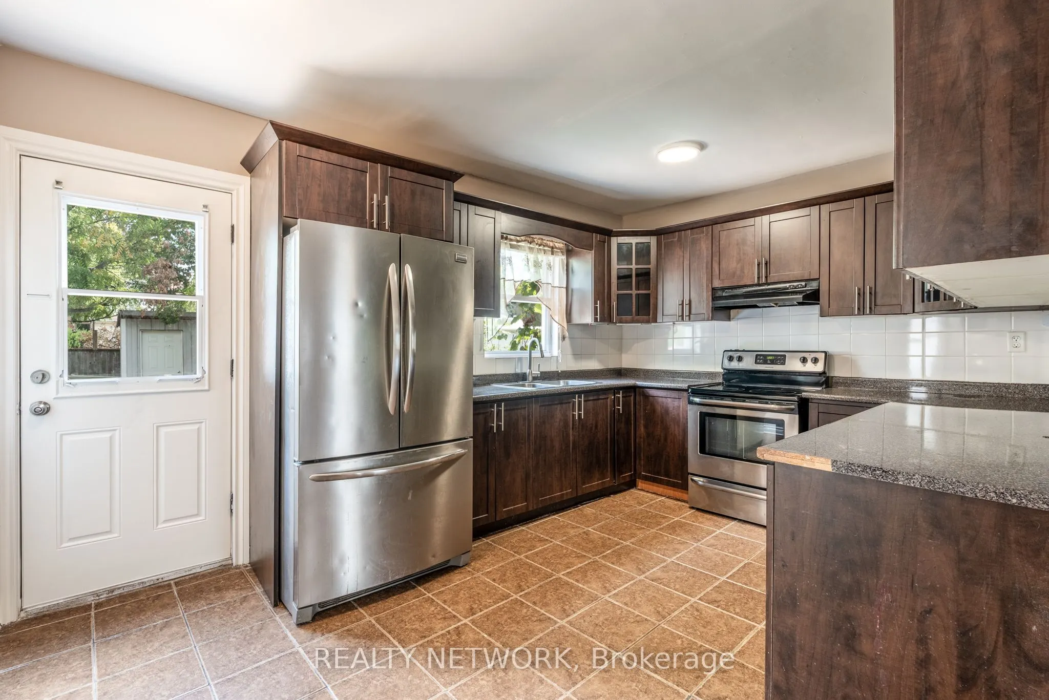 128 Kensington Avenue N