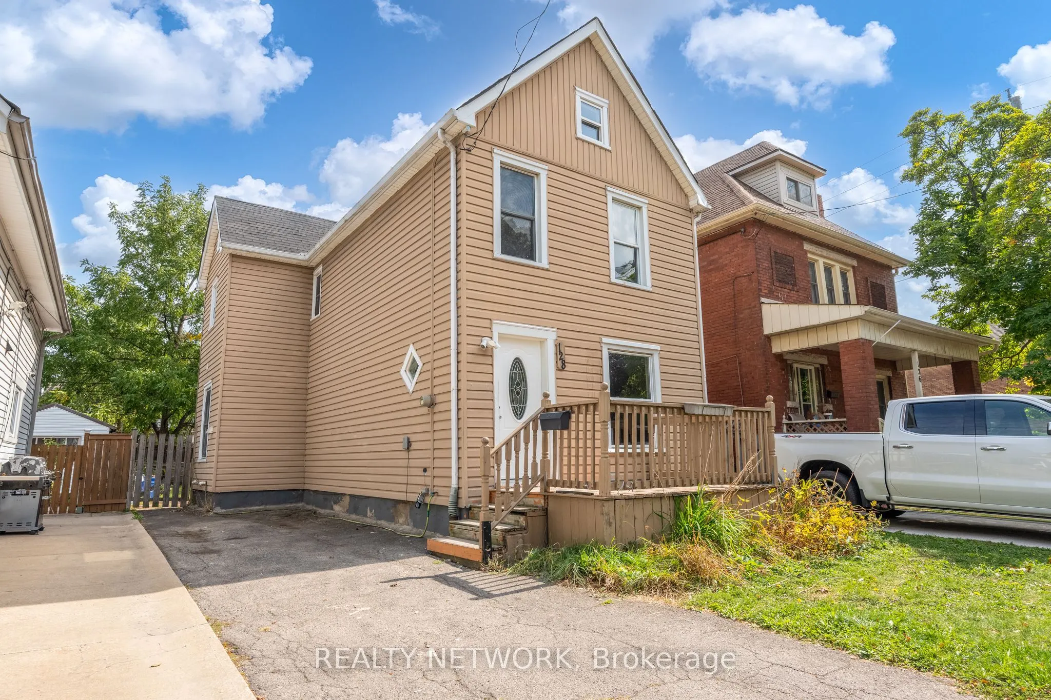128 Kensington Avenue N