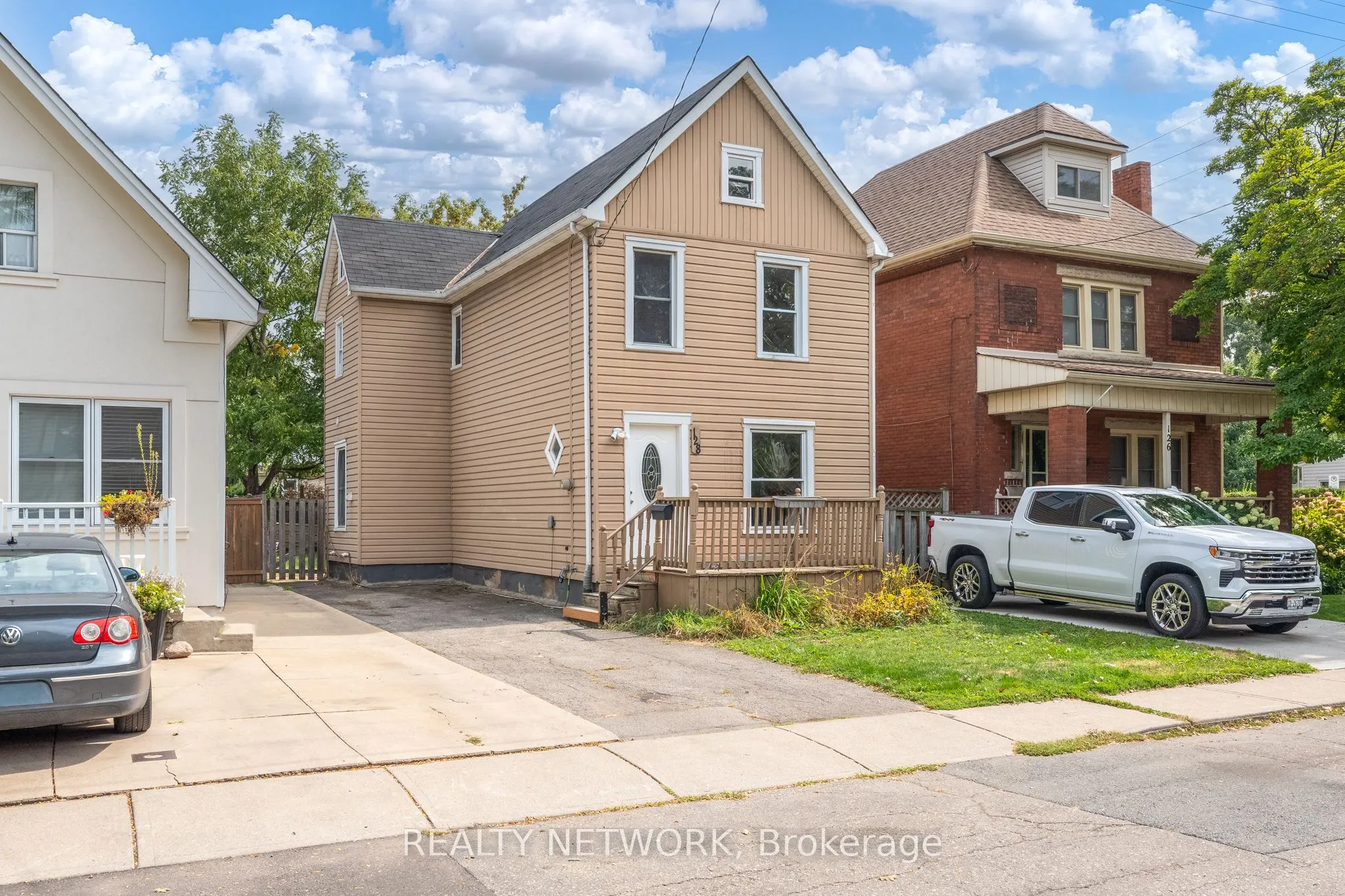 128 Kensington Avenue N