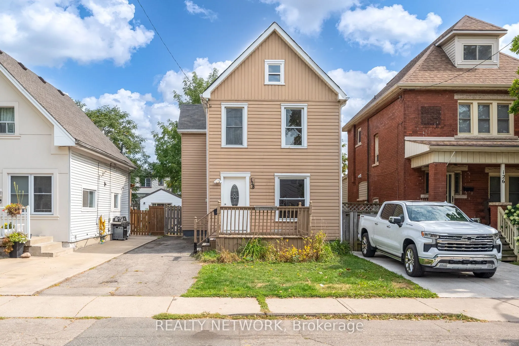 128 Kensington Avenue N