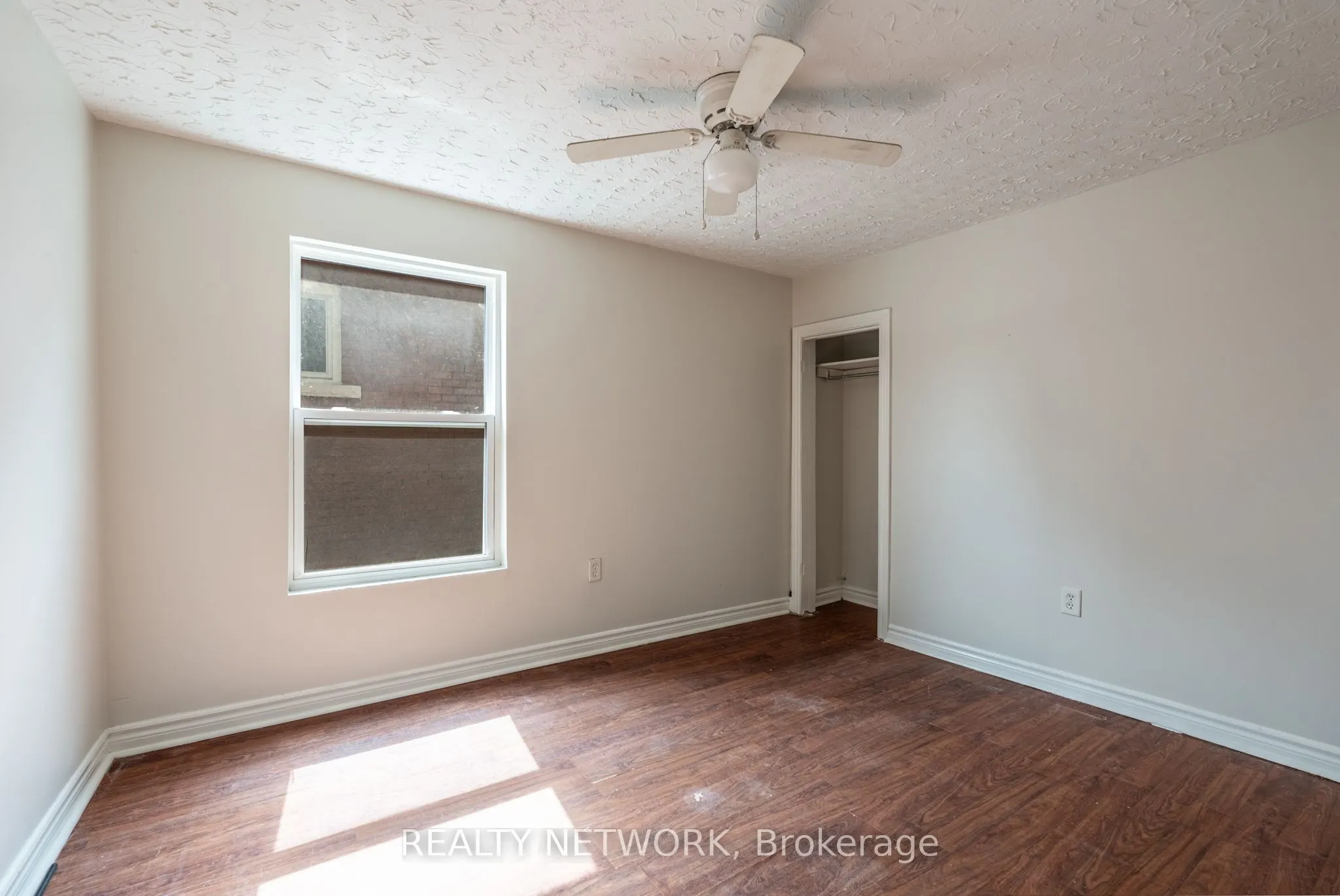 128 Kensington Avenue N