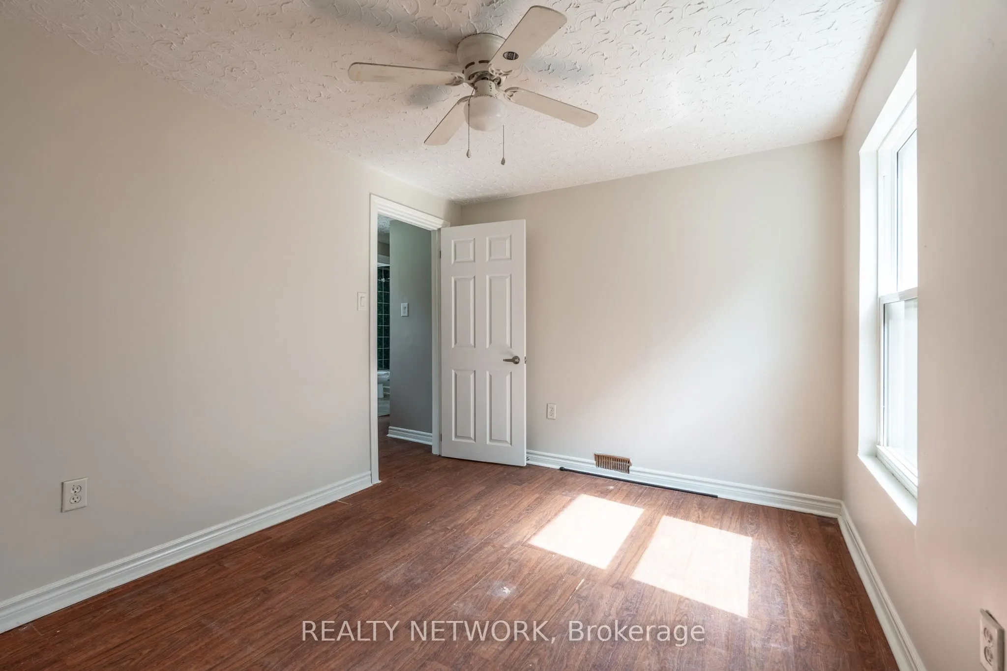 128 Kensington Avenue N
