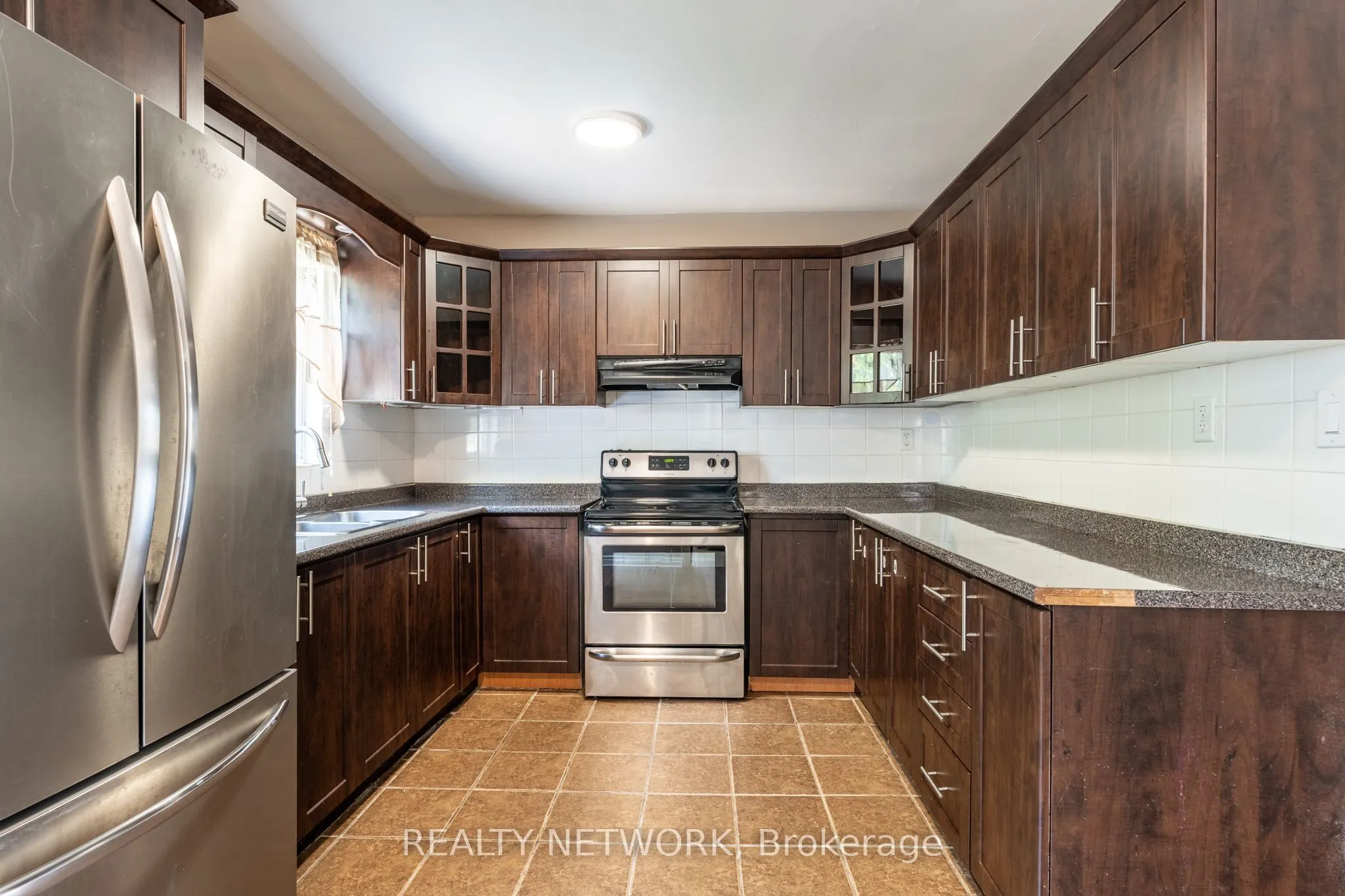 128 Kensington Avenue N