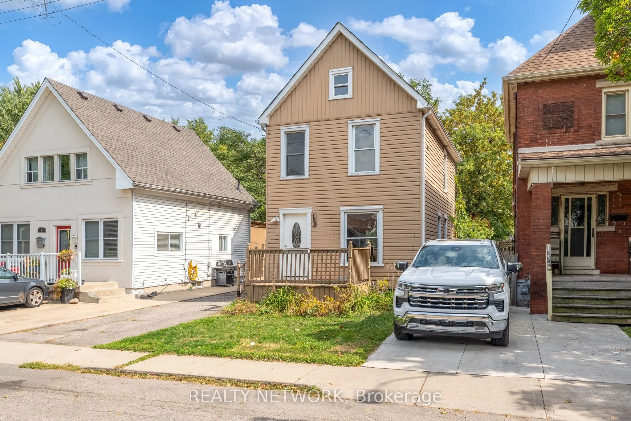 128 Kensington Avenue N