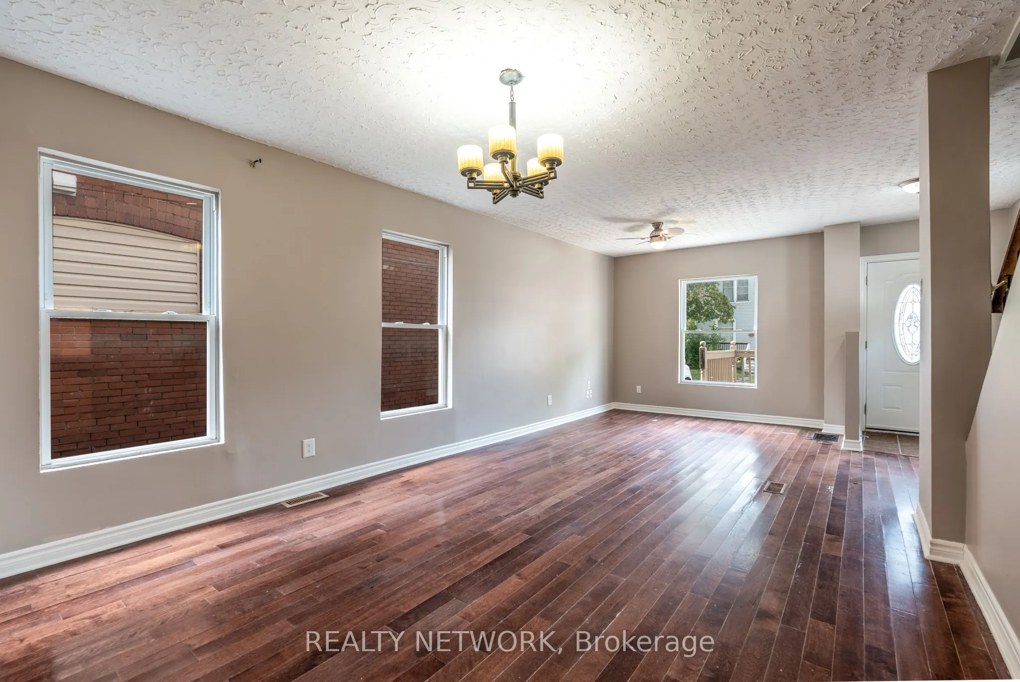 128 Kensington Avenue N