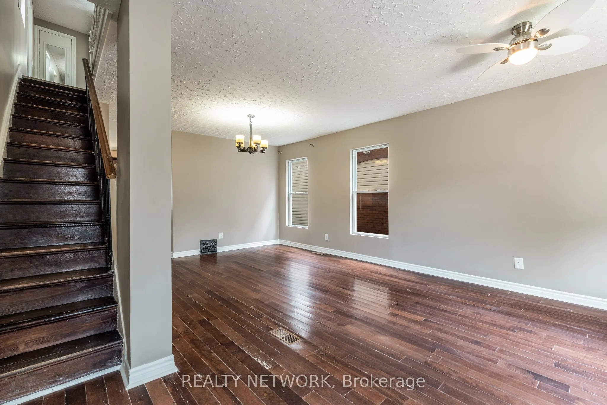 128 Kensington Avenue N