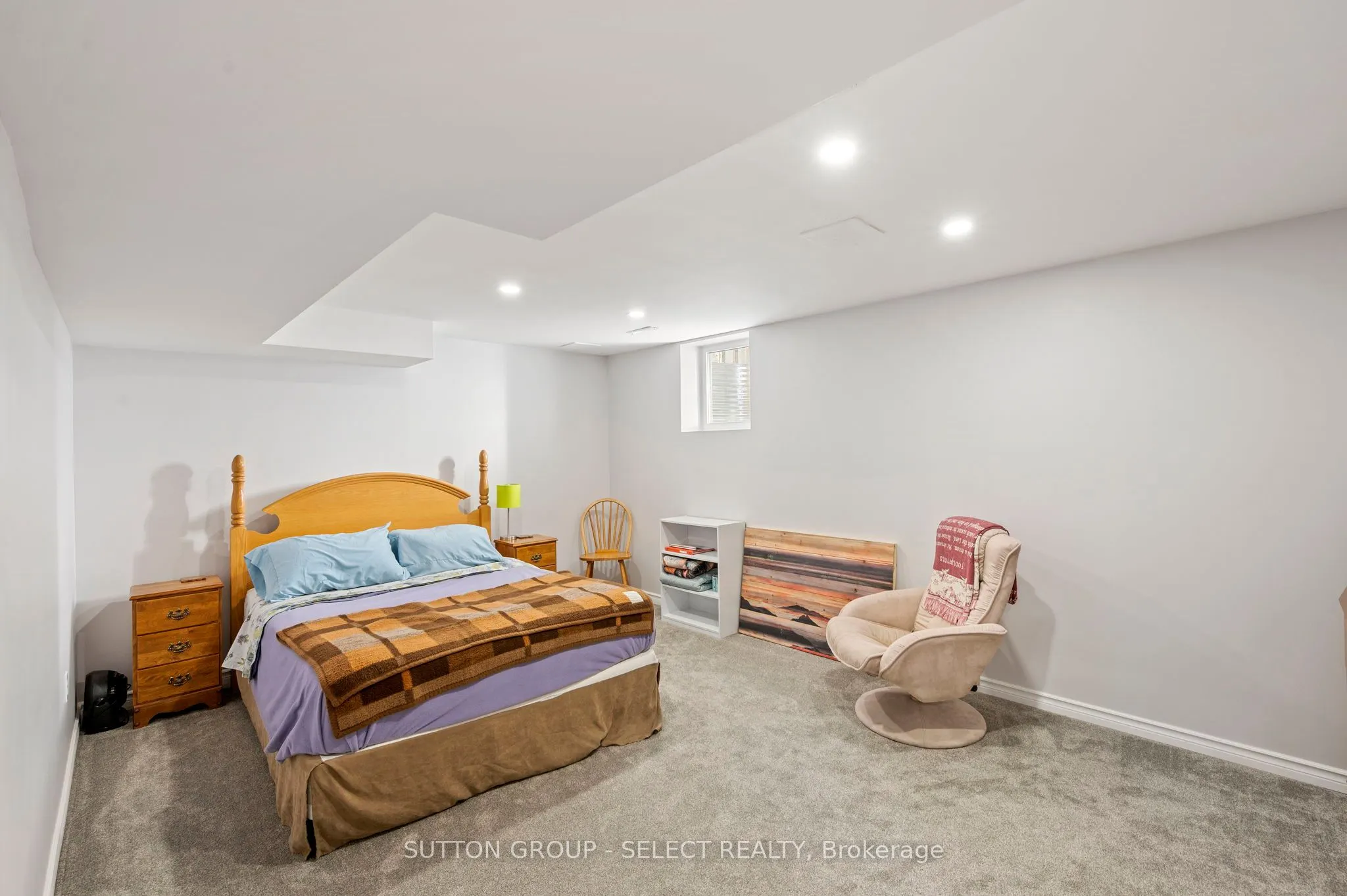 830 CRESTHAVEN Crescent