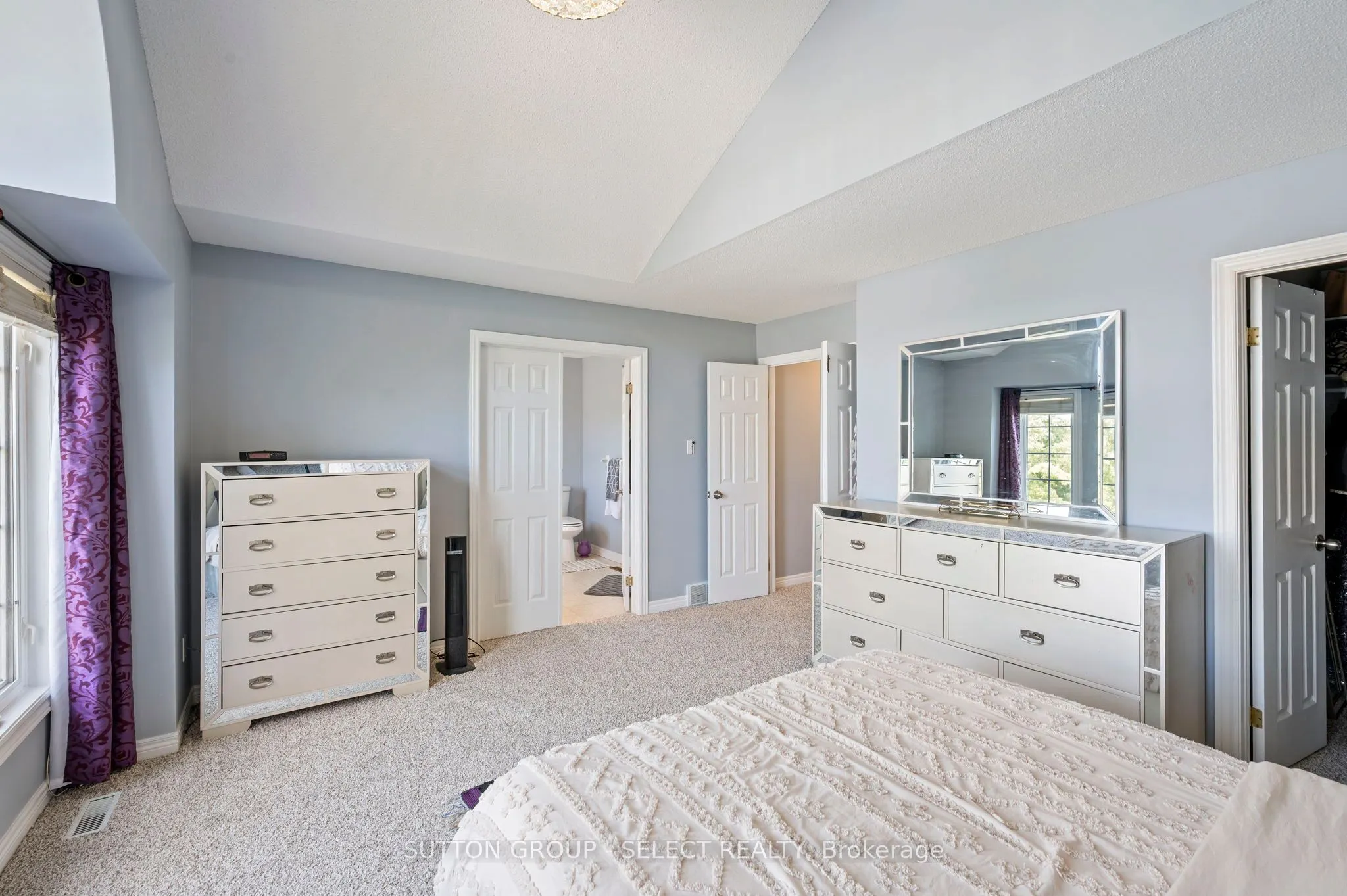 830 CRESTHAVEN Crescent