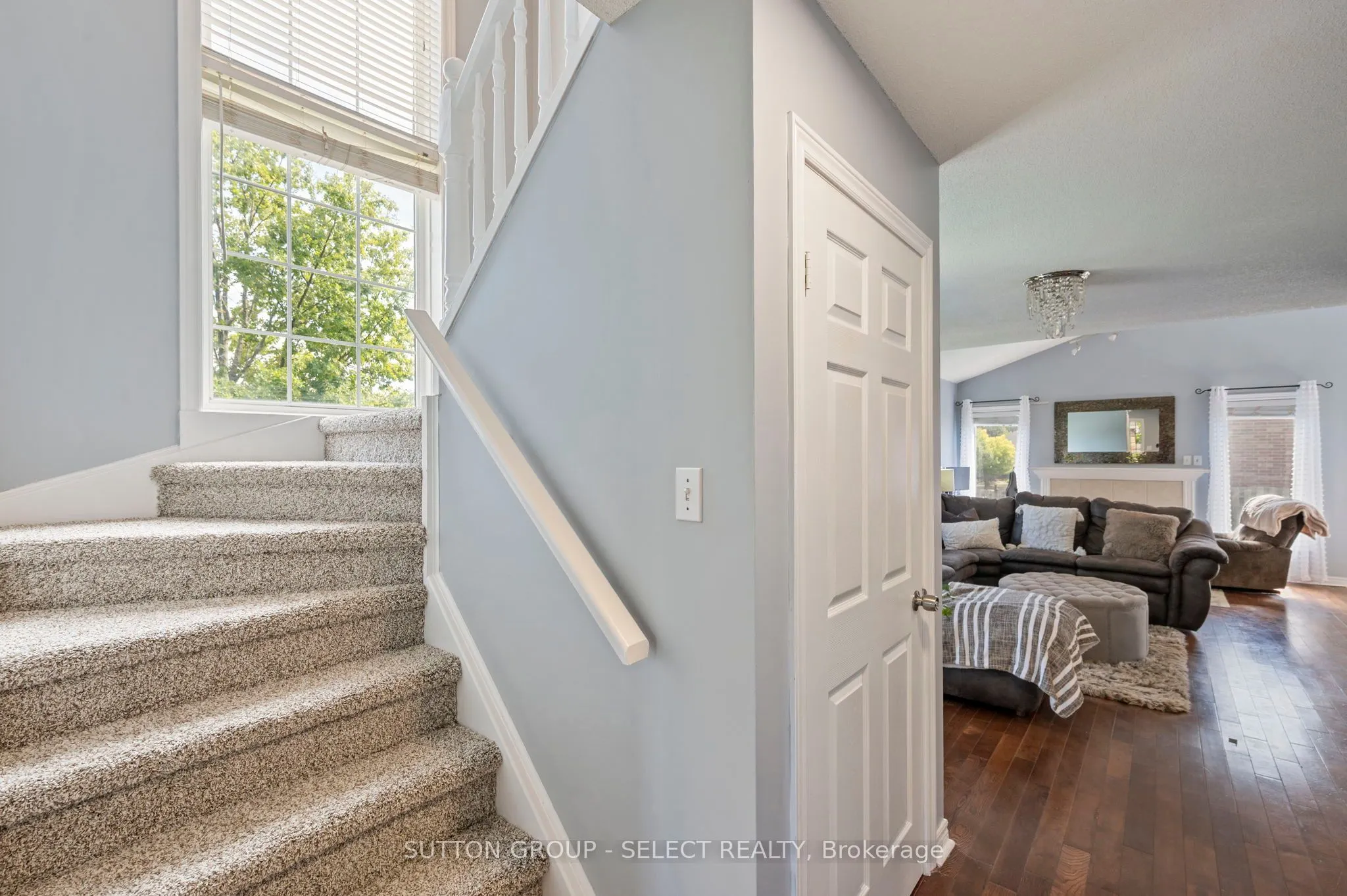 830 CRESTHAVEN Crescent