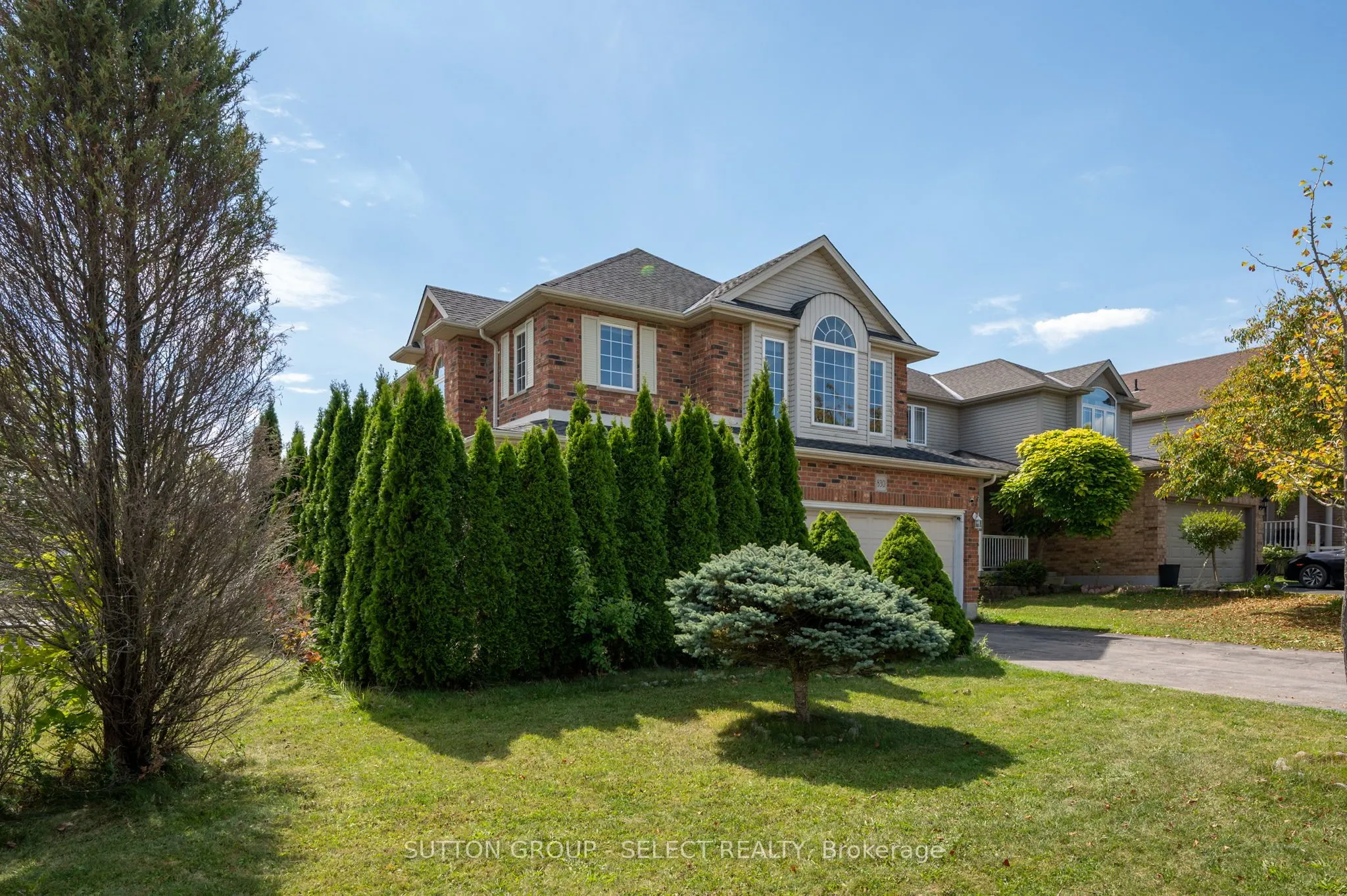 830 CRESTHAVEN Crescent