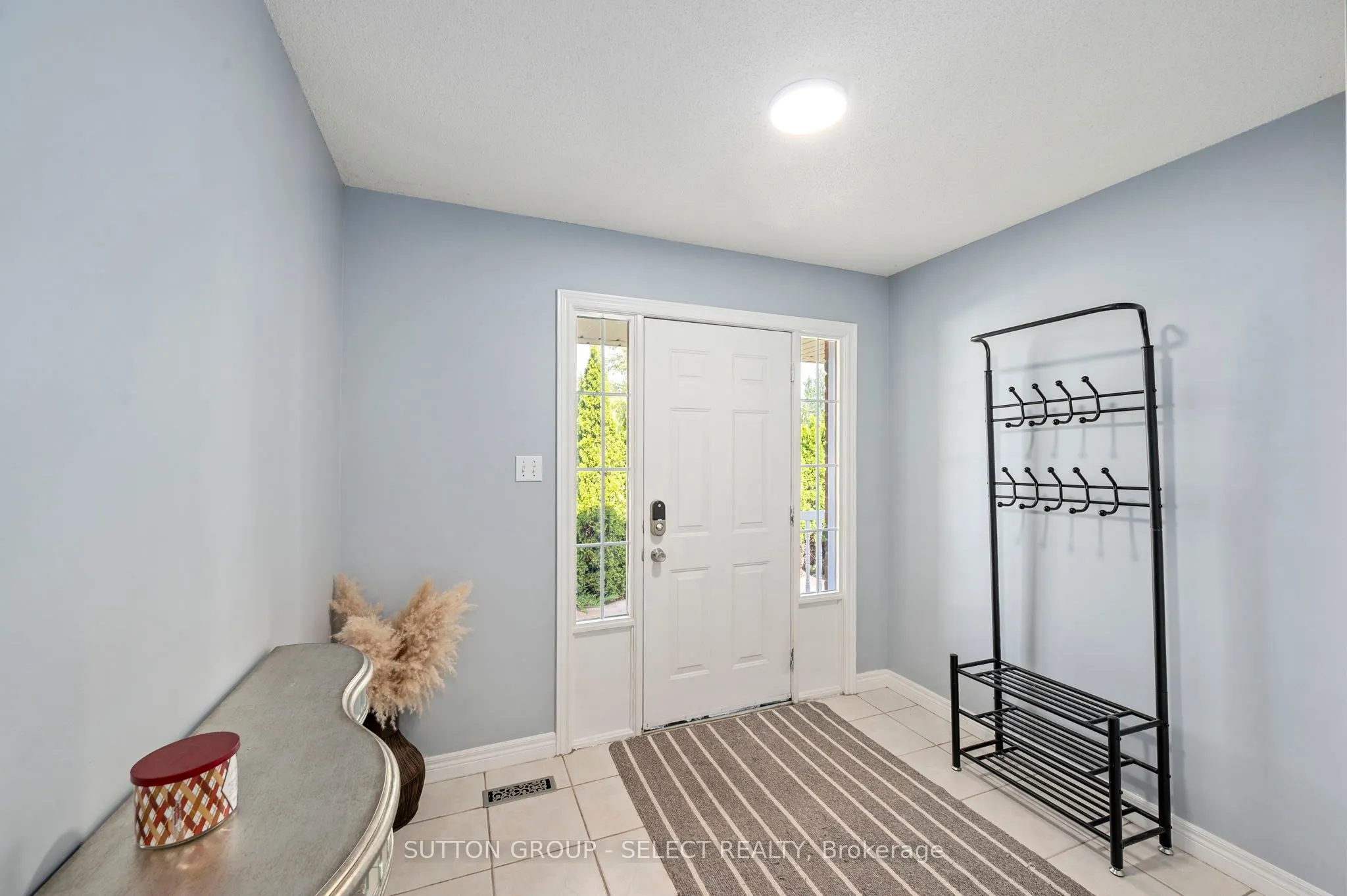 830 CRESTHAVEN Crescent
