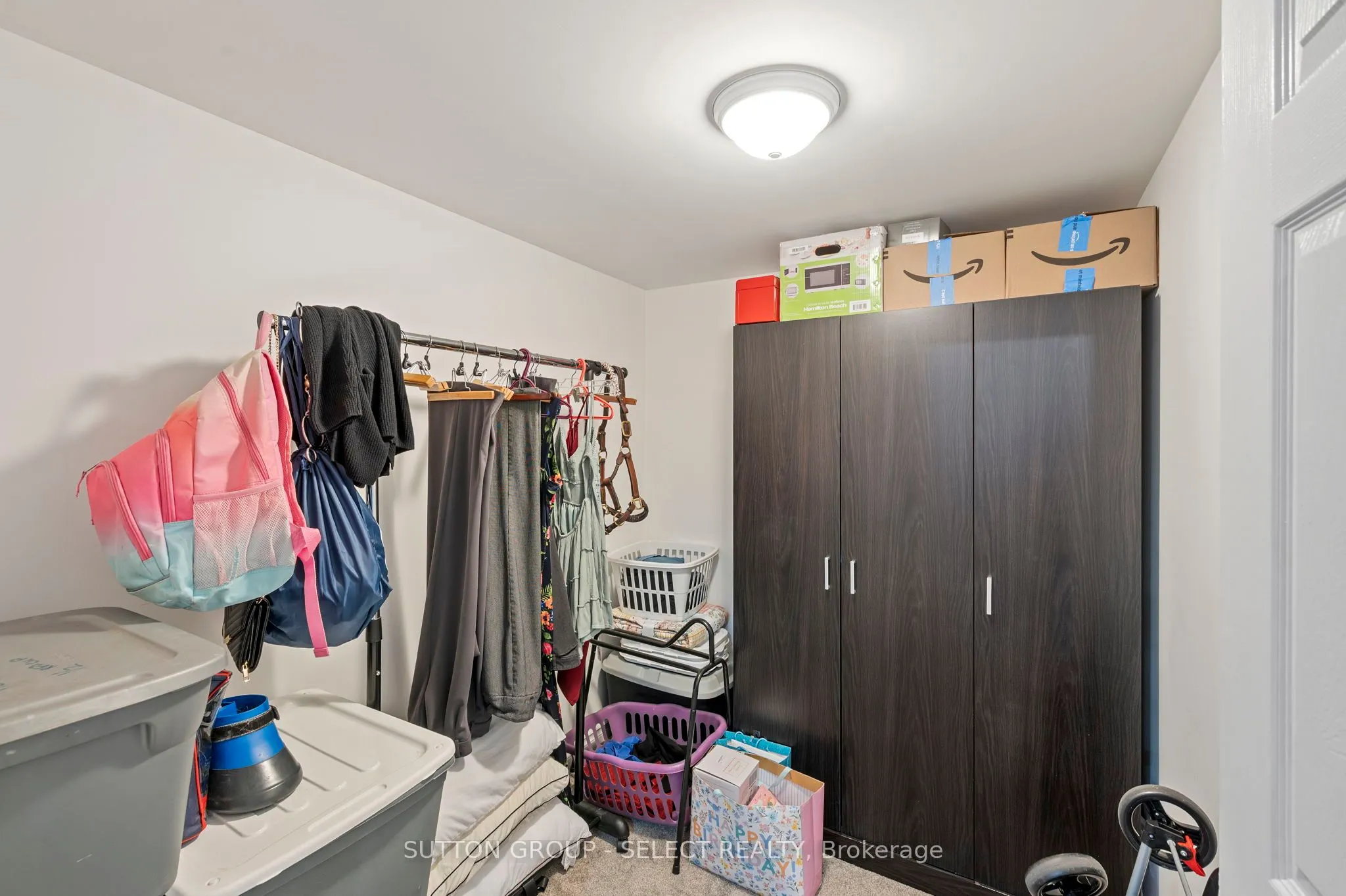 830 CRESTHAVEN Crescent