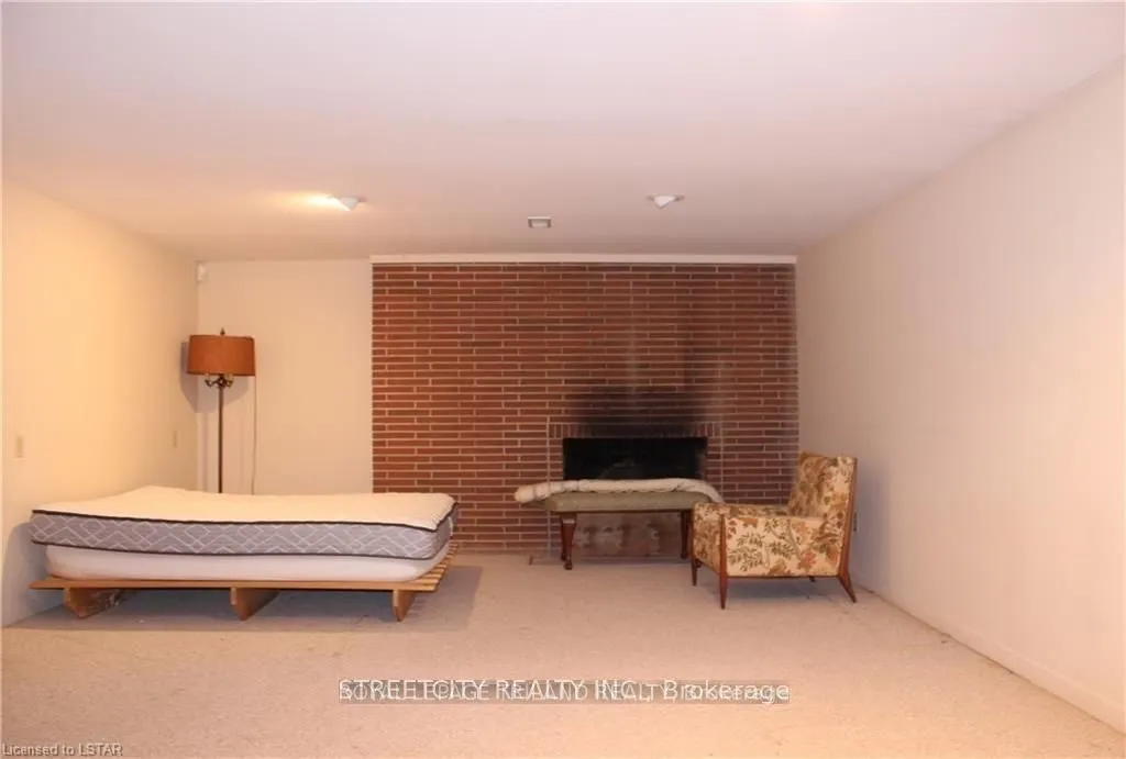 1517 Gloucester Road