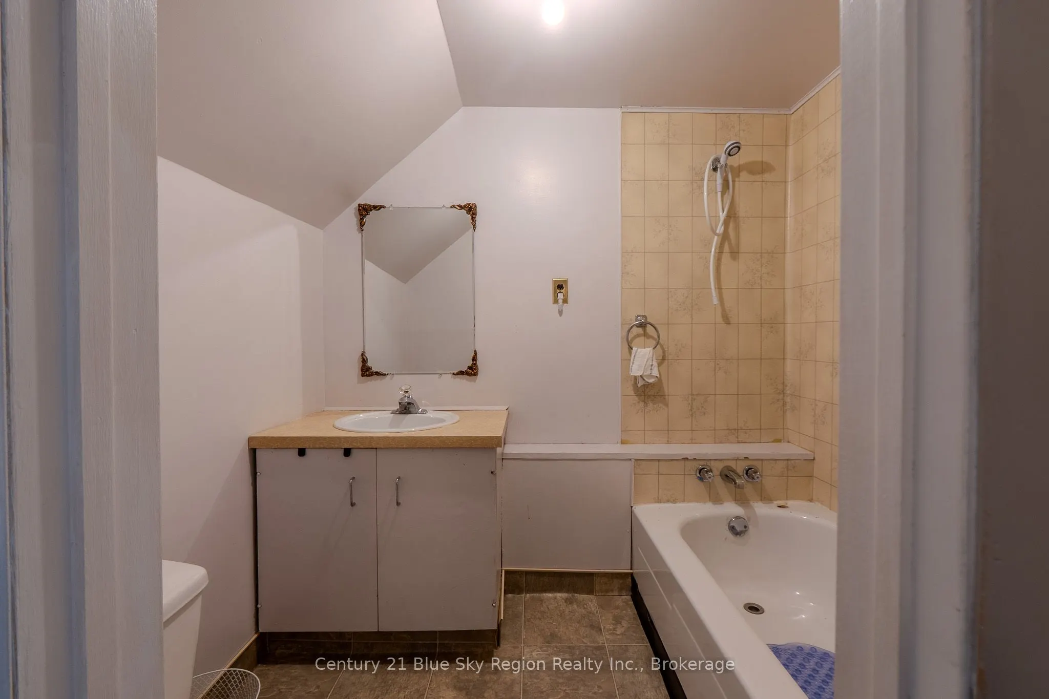 59 Principale Street W