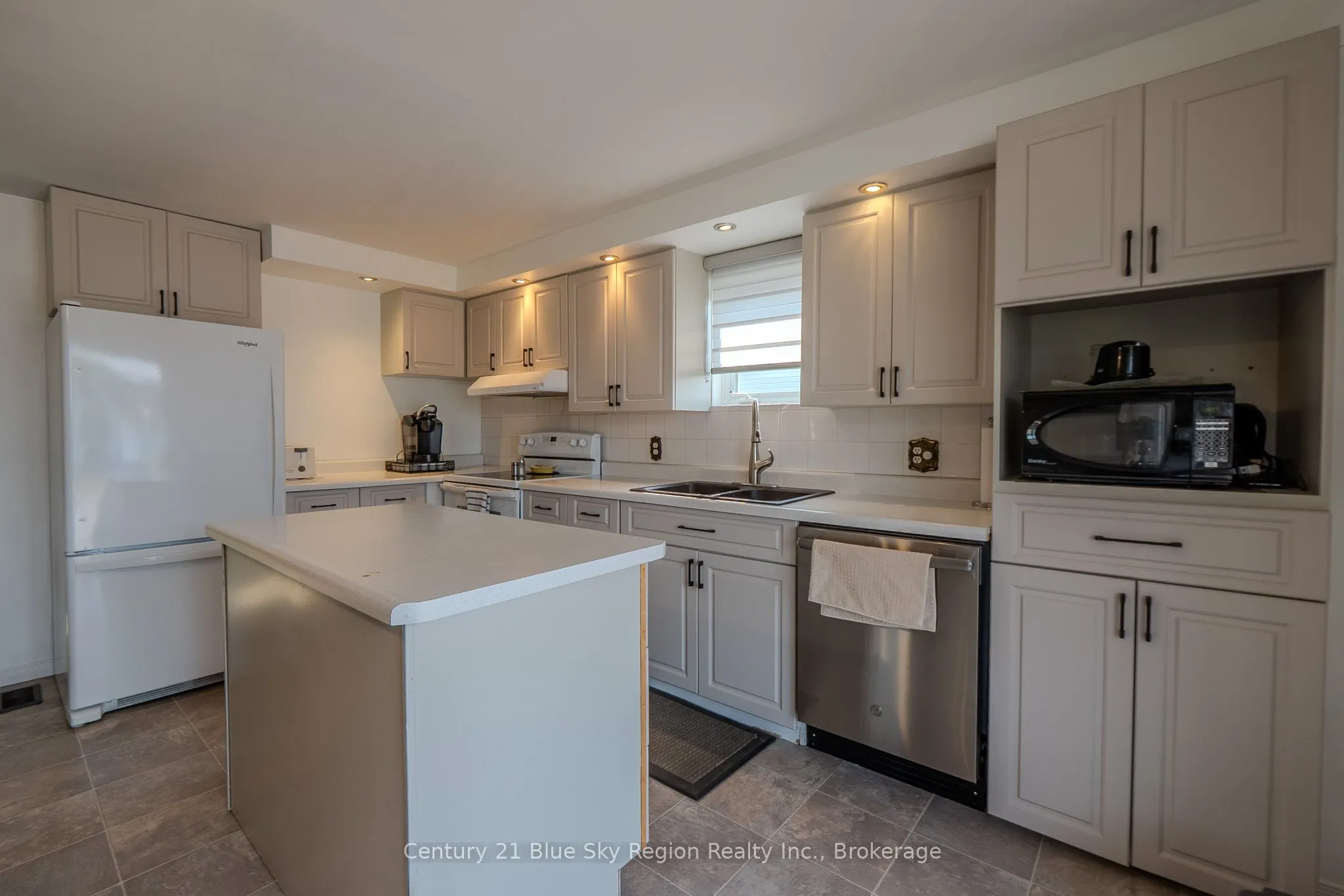59 Principale Street W