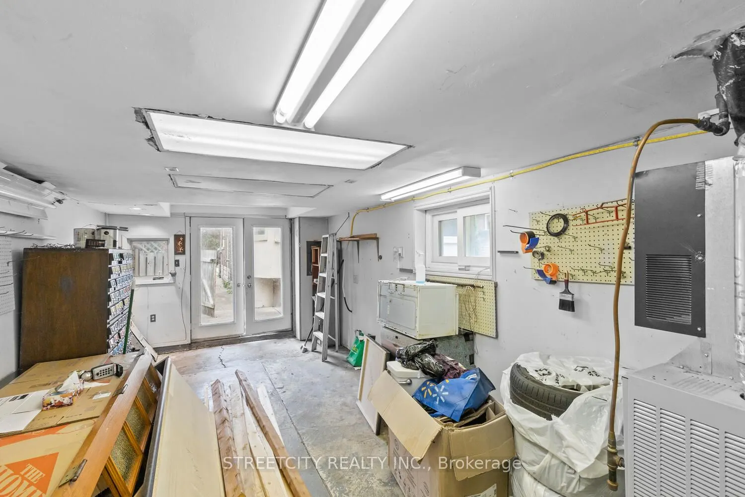 1235 King Street