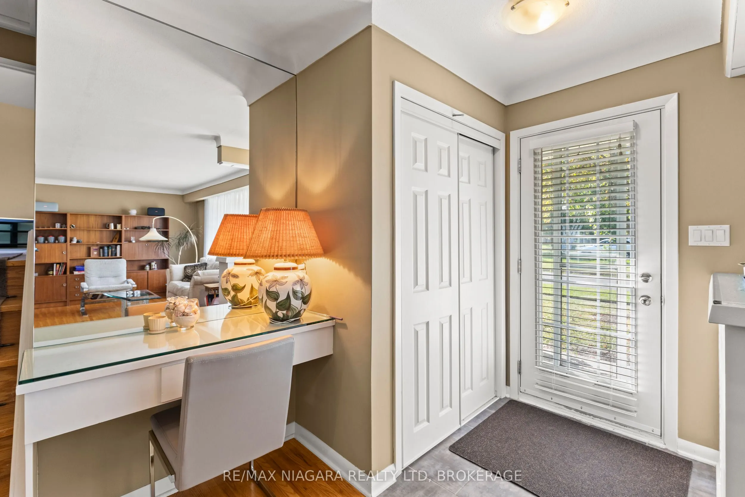 4 Willow Street N