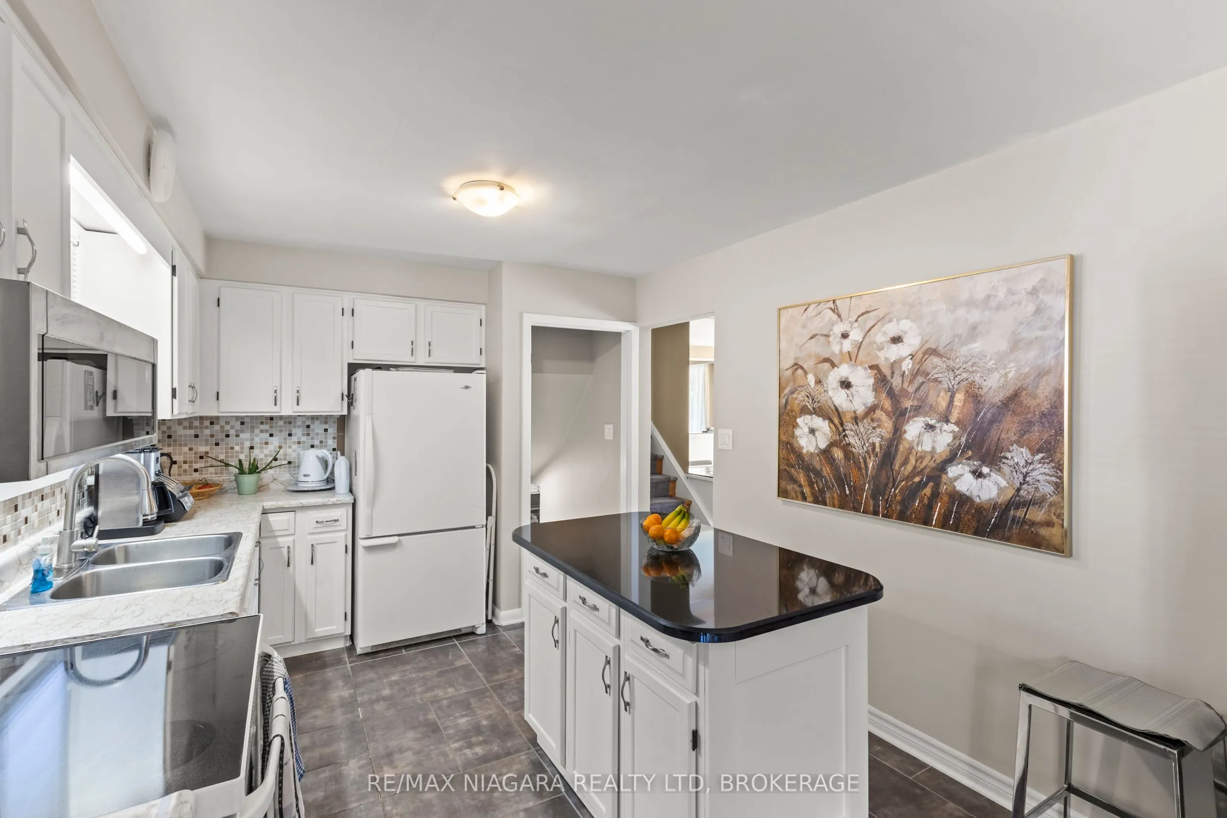 4 Willow Street N