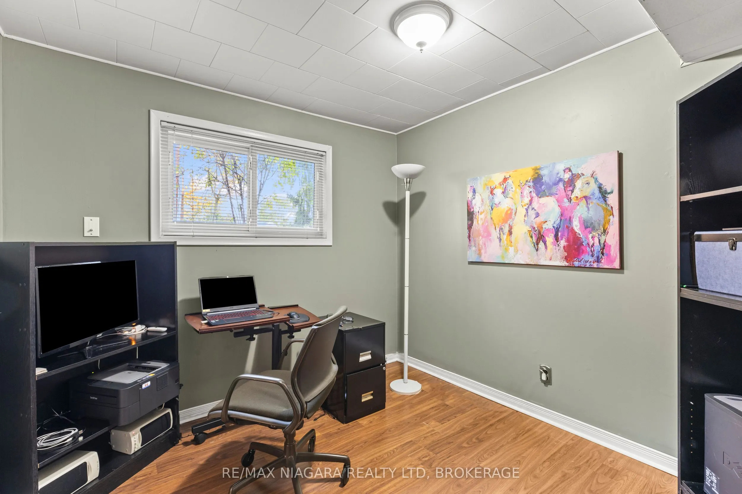 4 Willow Street N