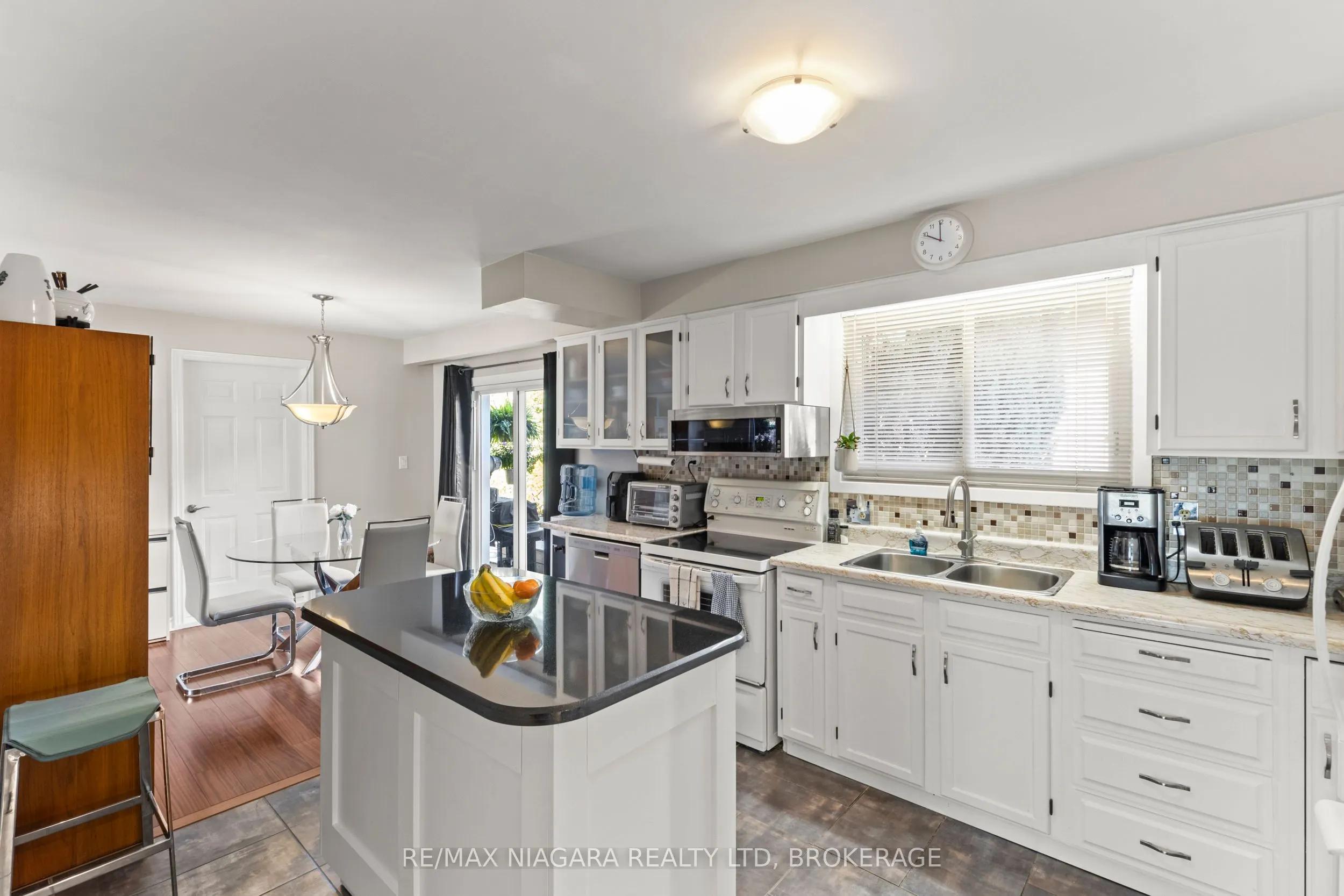 4 Willow Street N