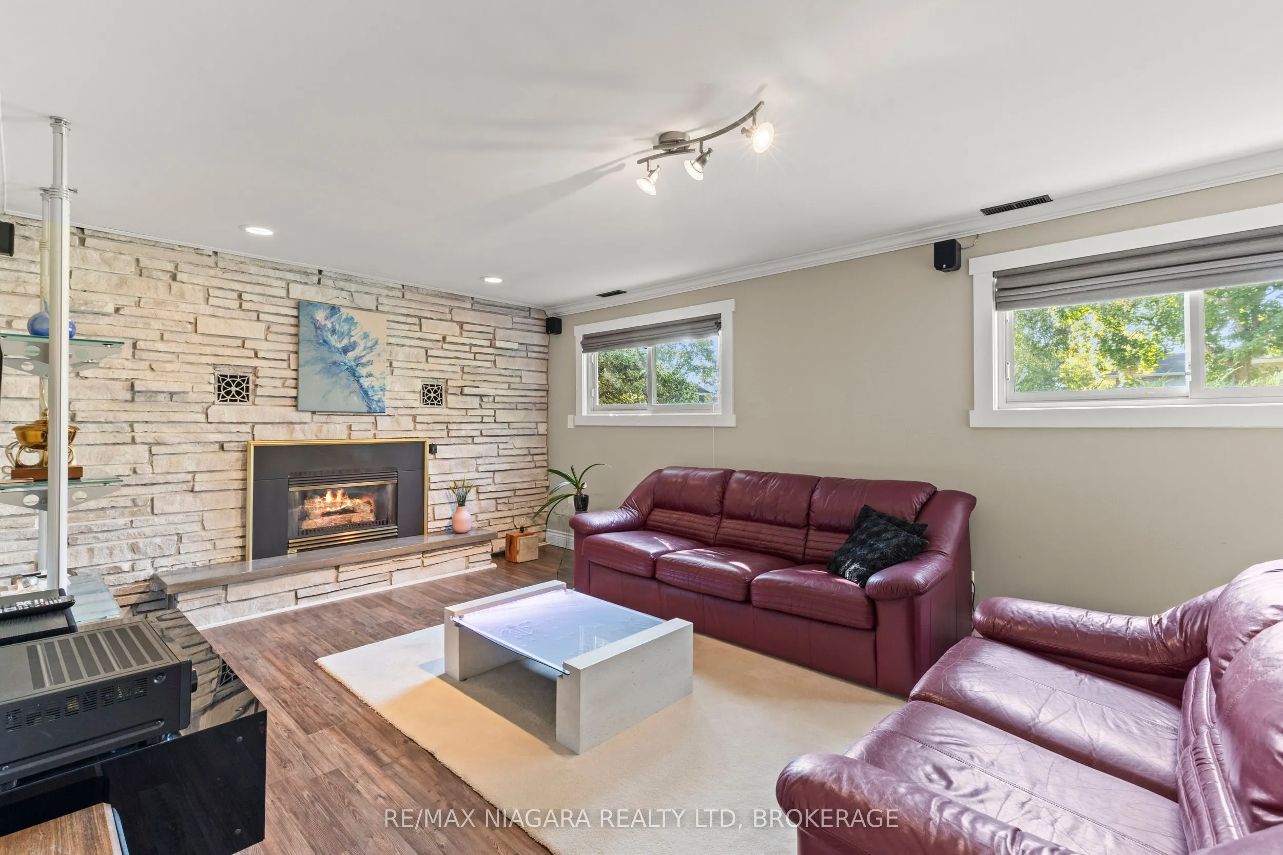 4 Willow Street N
