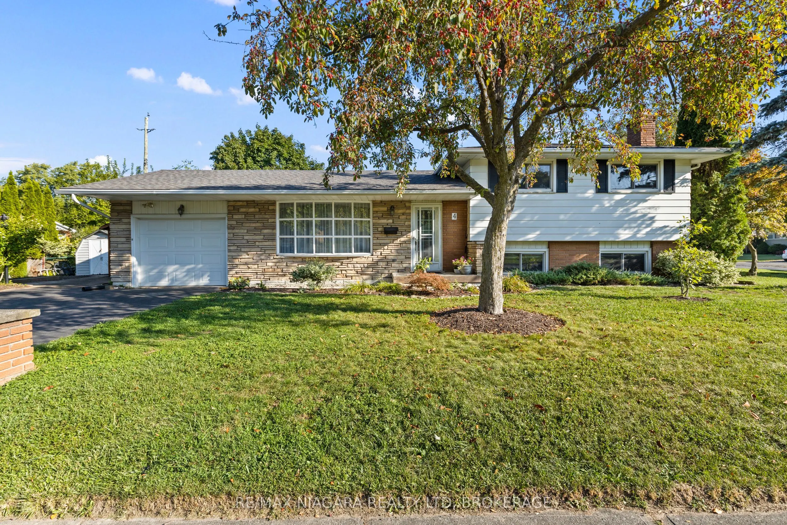 4 Willow Street N