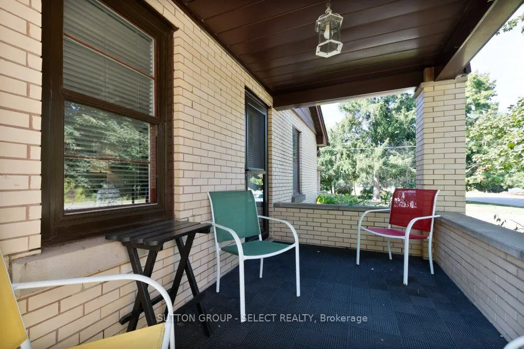 714 Springbank Drive