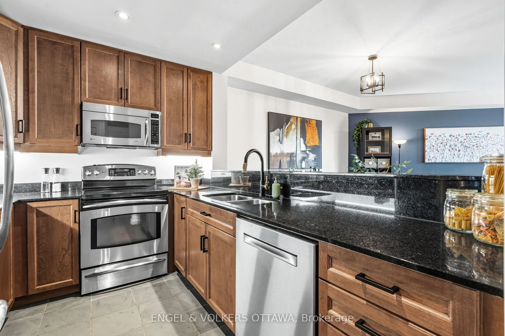 320 Mcleod Street, #403