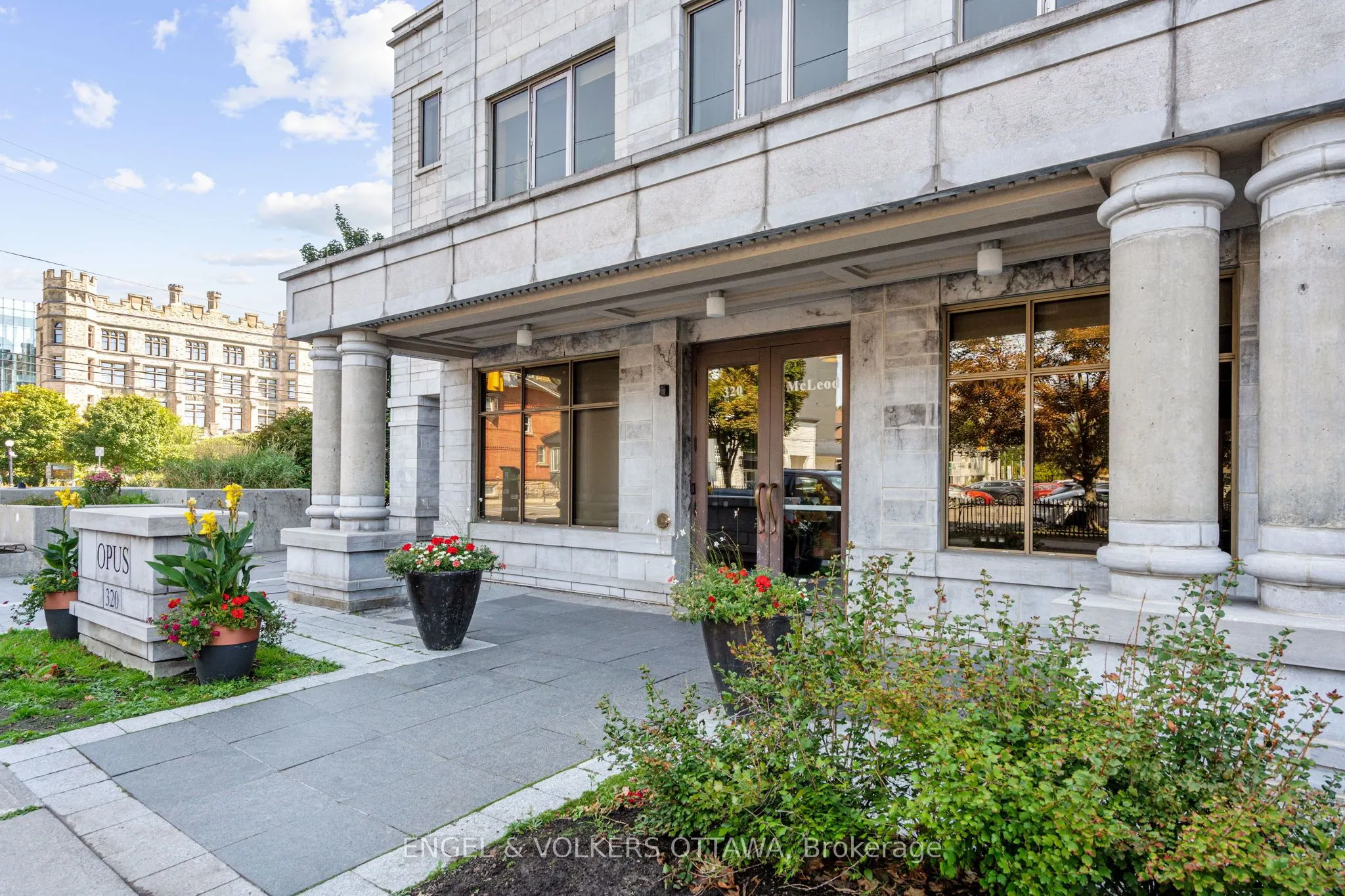 320 Mcleod Street, #403