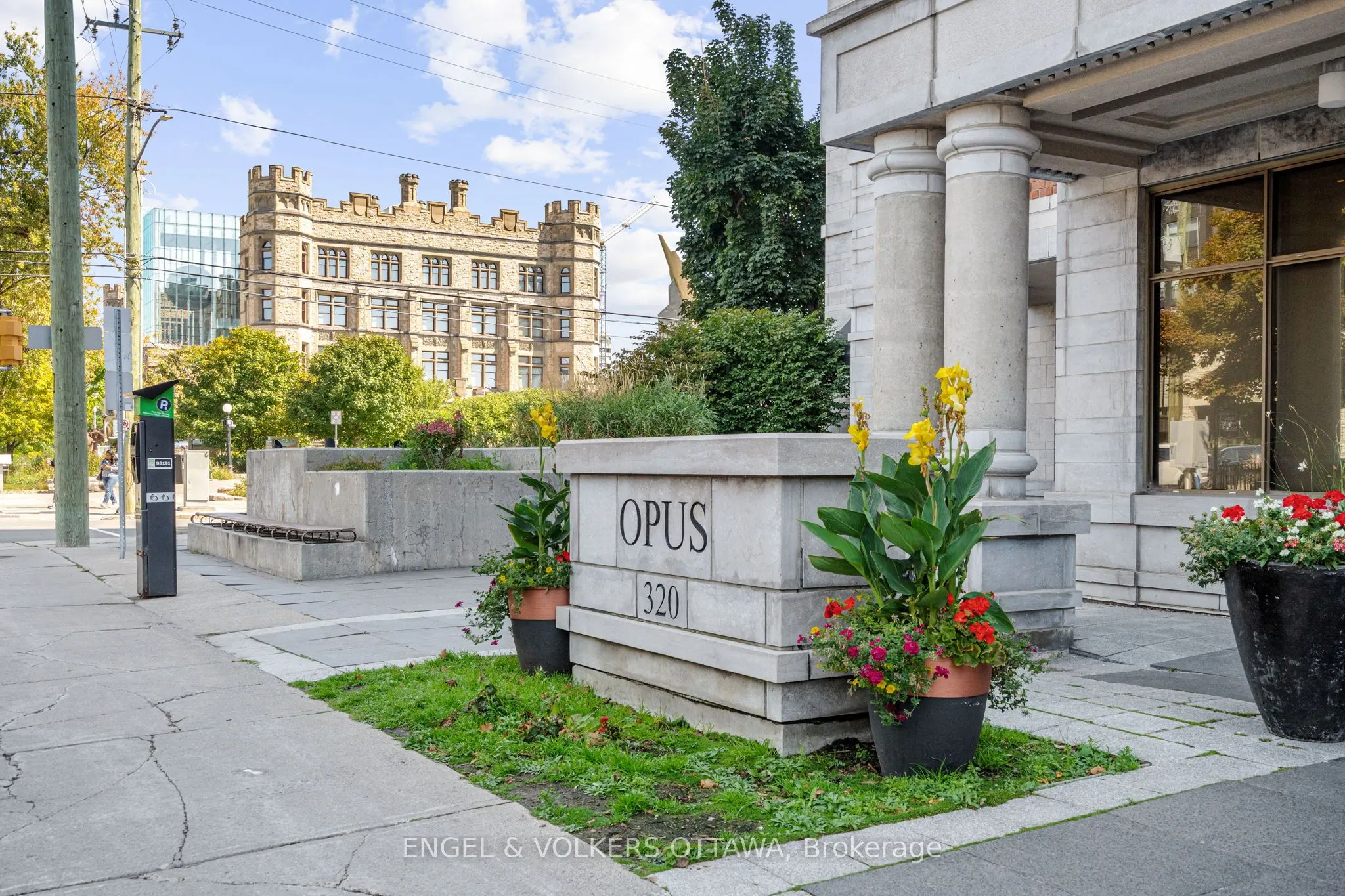 320 Mcleod Street, #403