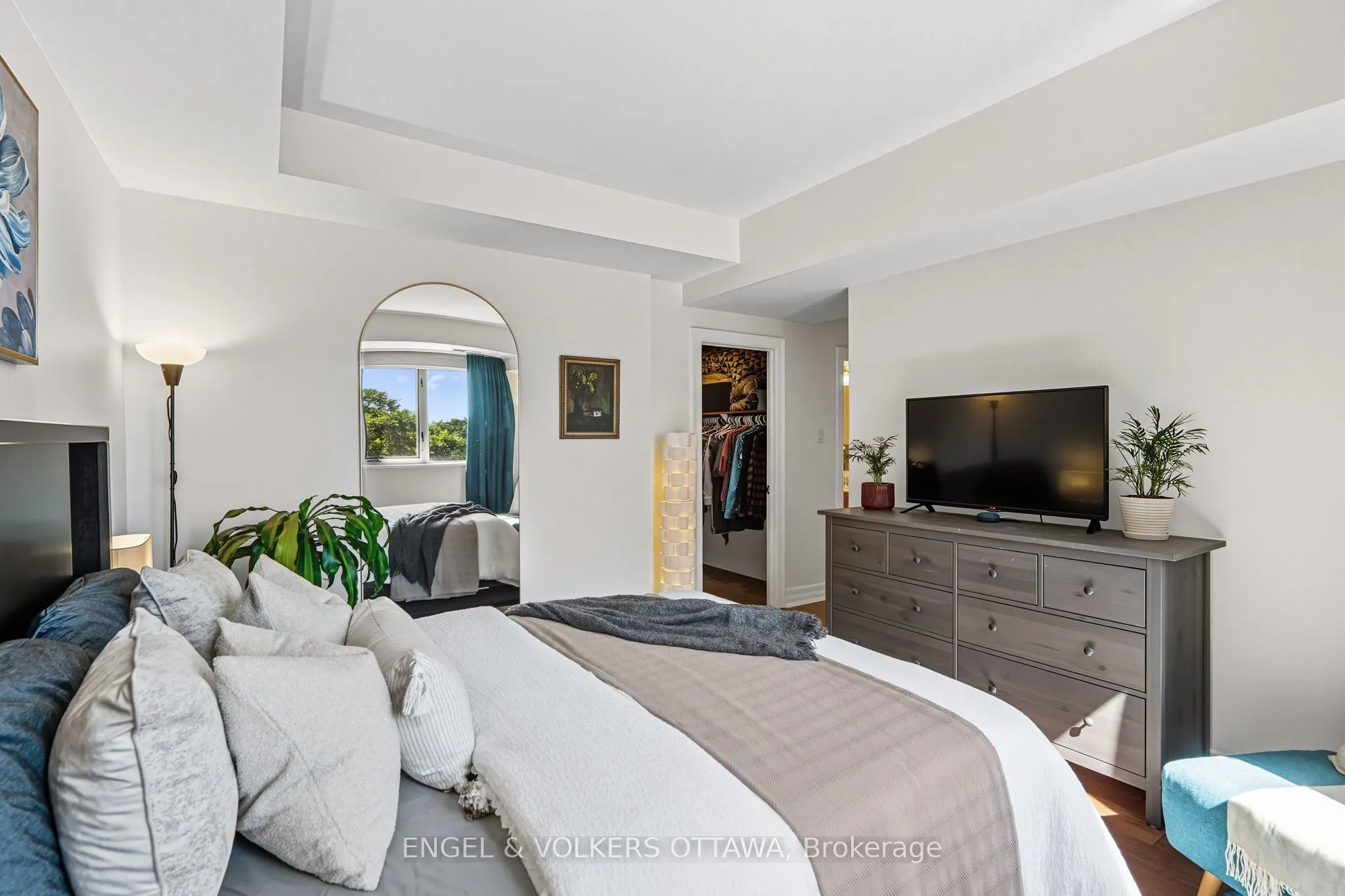 320 Mcleod Street, #403
