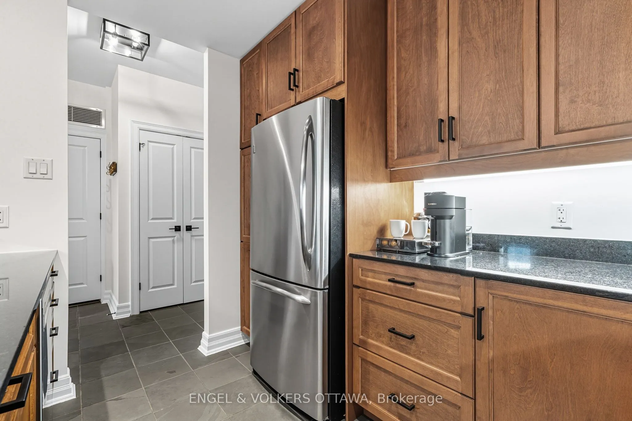 320 Mcleod Street, #403