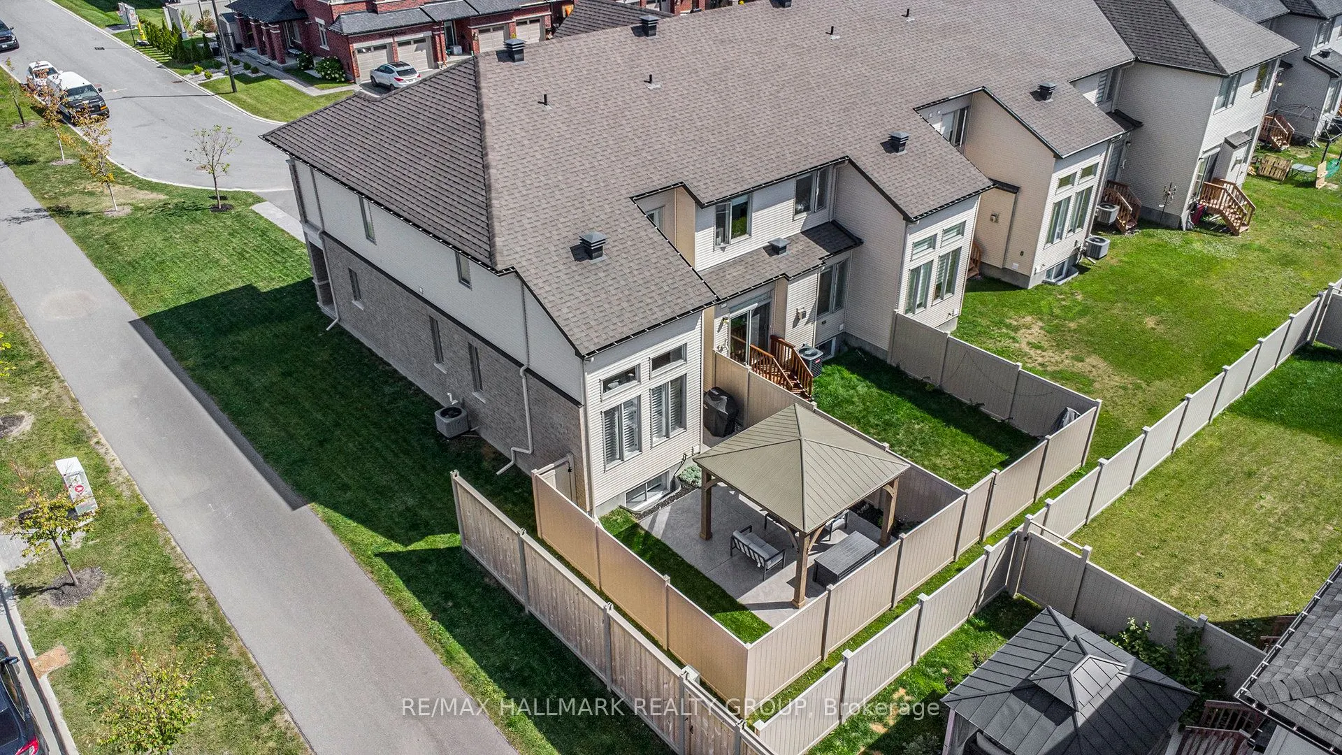 754 Cairn Crescent