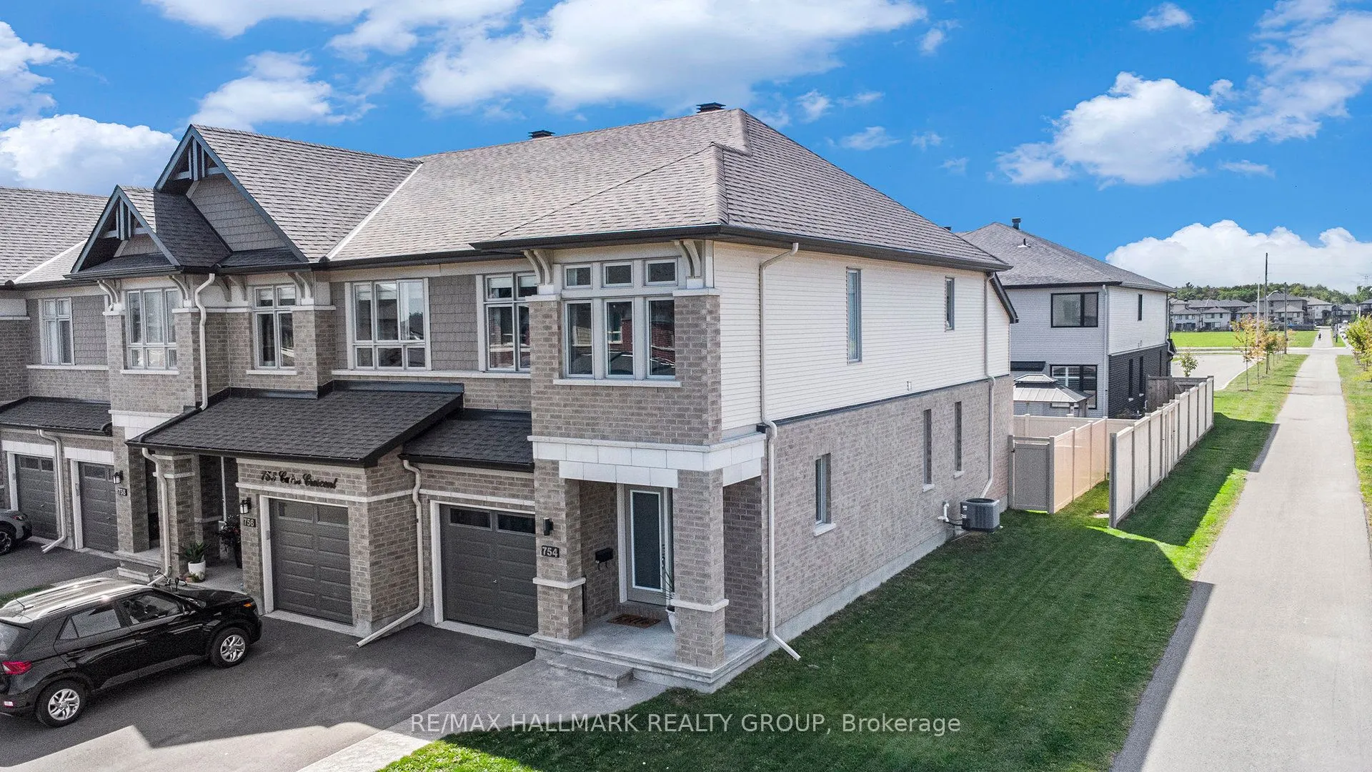 754 Cairn Crescent