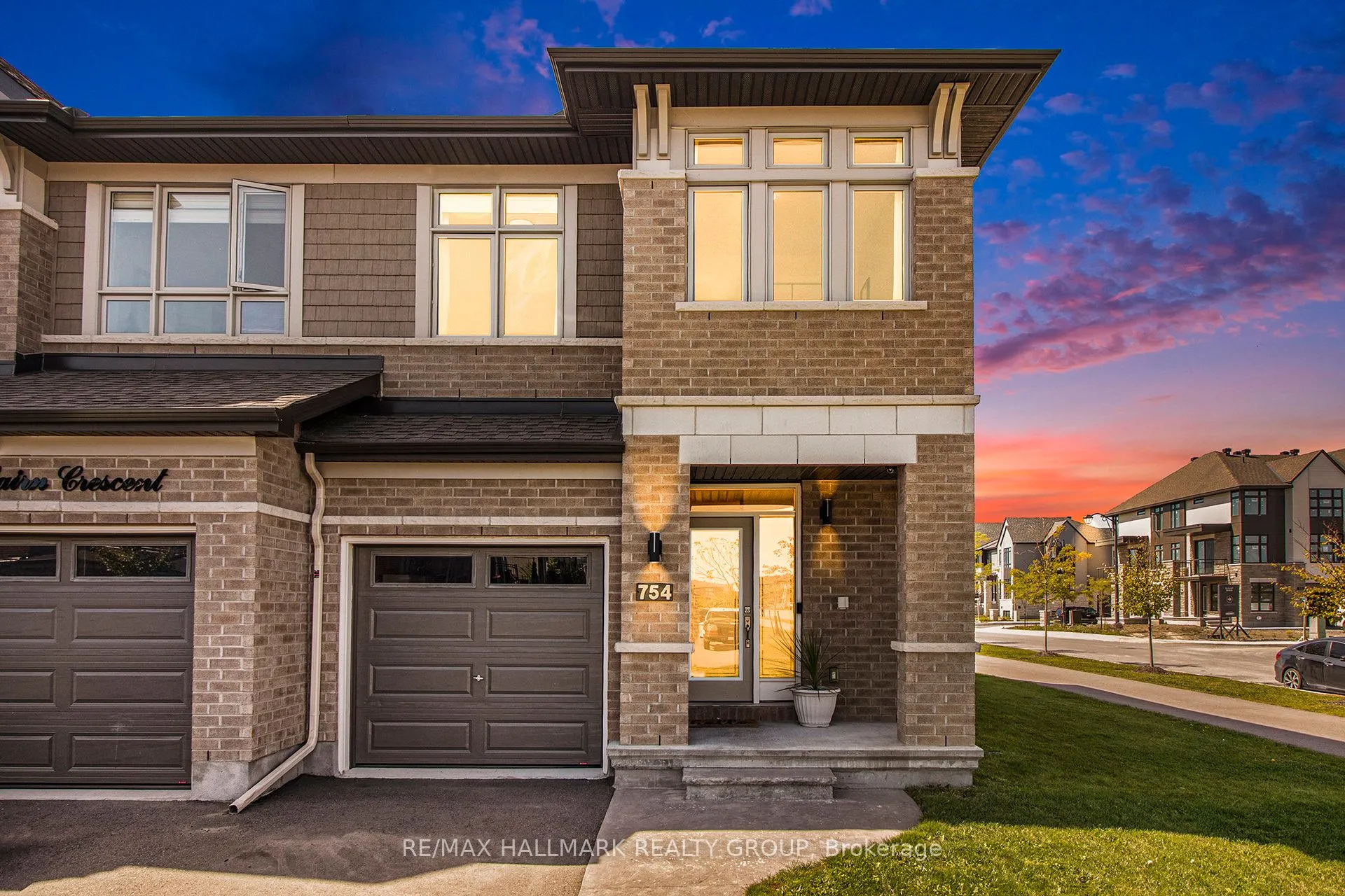 754 Cairn Crescent
