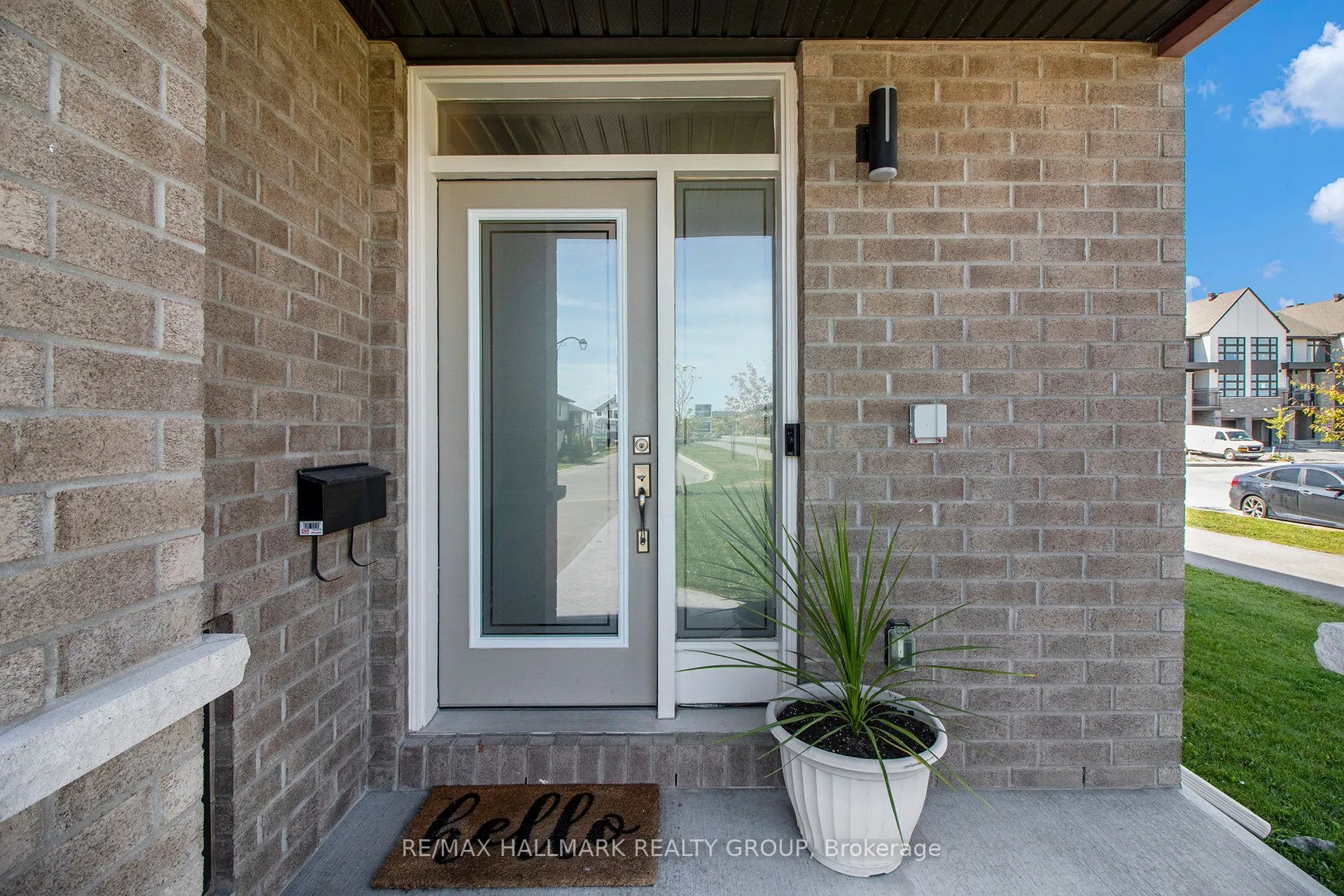 754 Cairn Crescent