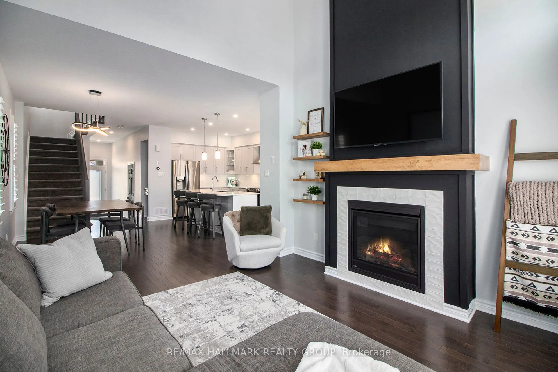 754 Cairn Crescent
