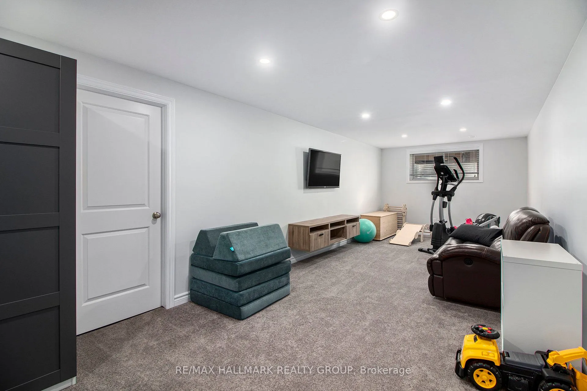 754 Cairn Crescent
