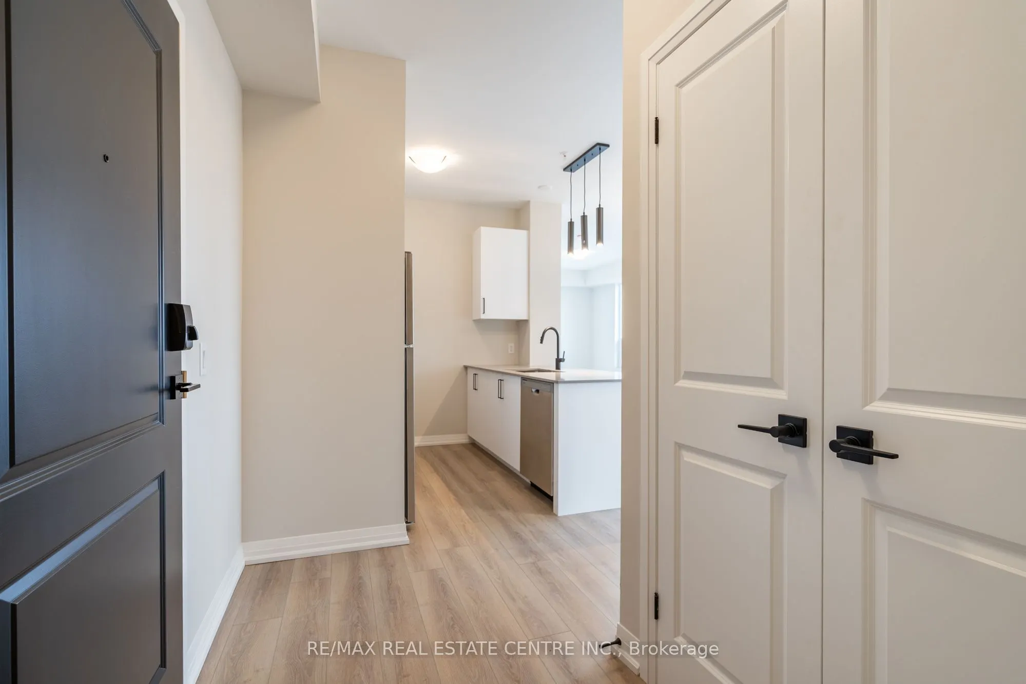 120 Springvalley Crescent, #302