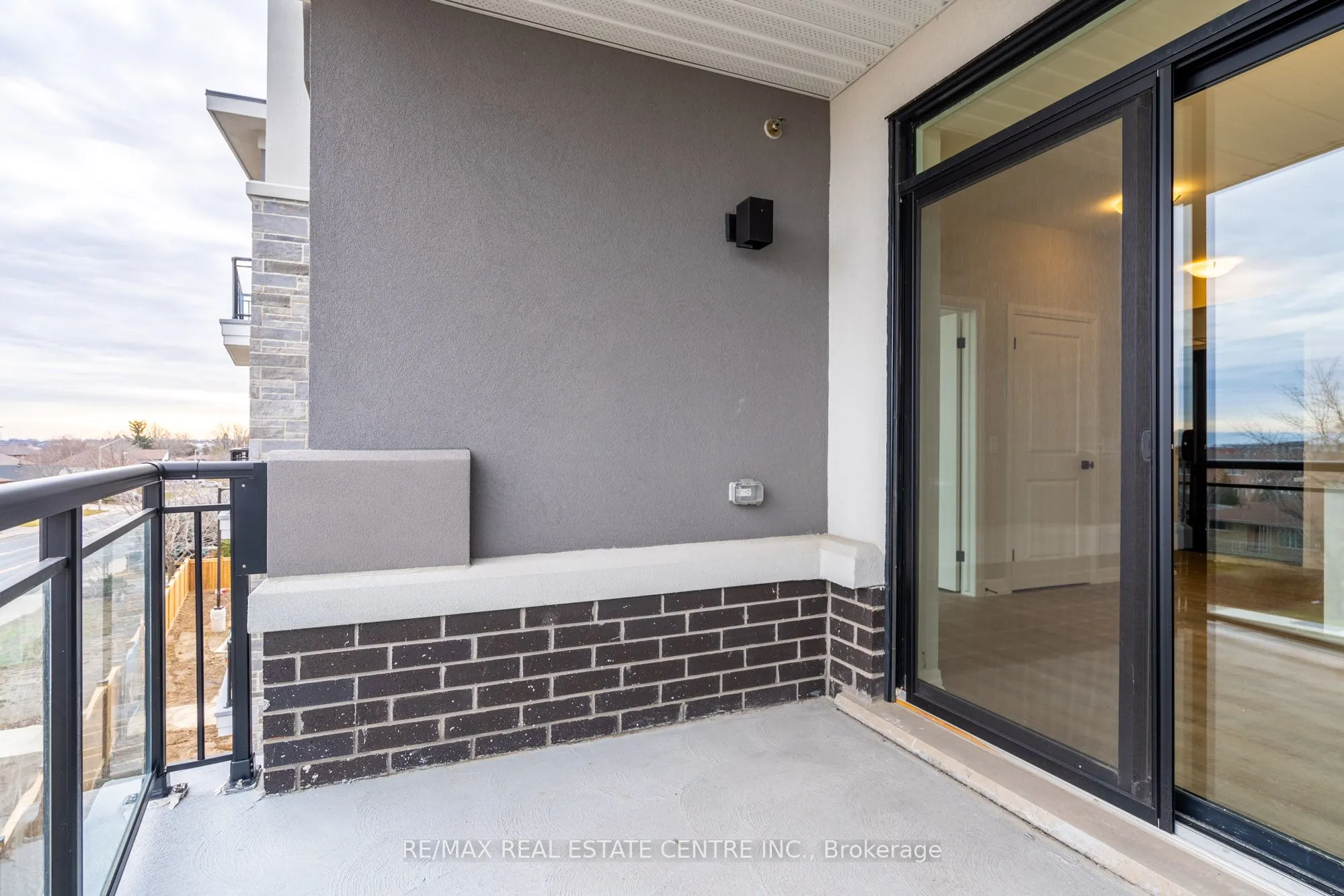 120 Springvalley Crescent, #302