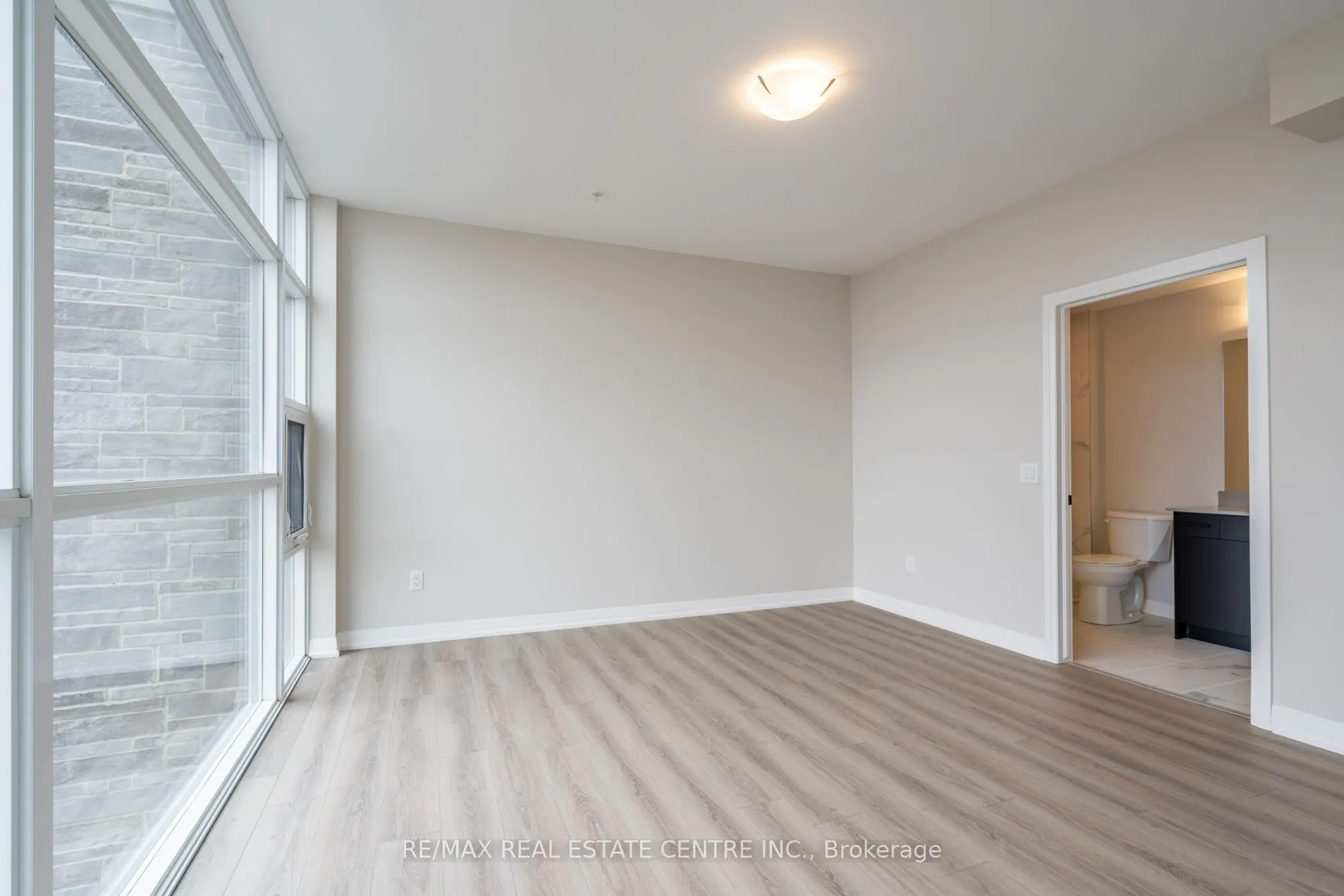 120 Springvalley Crescent, #302