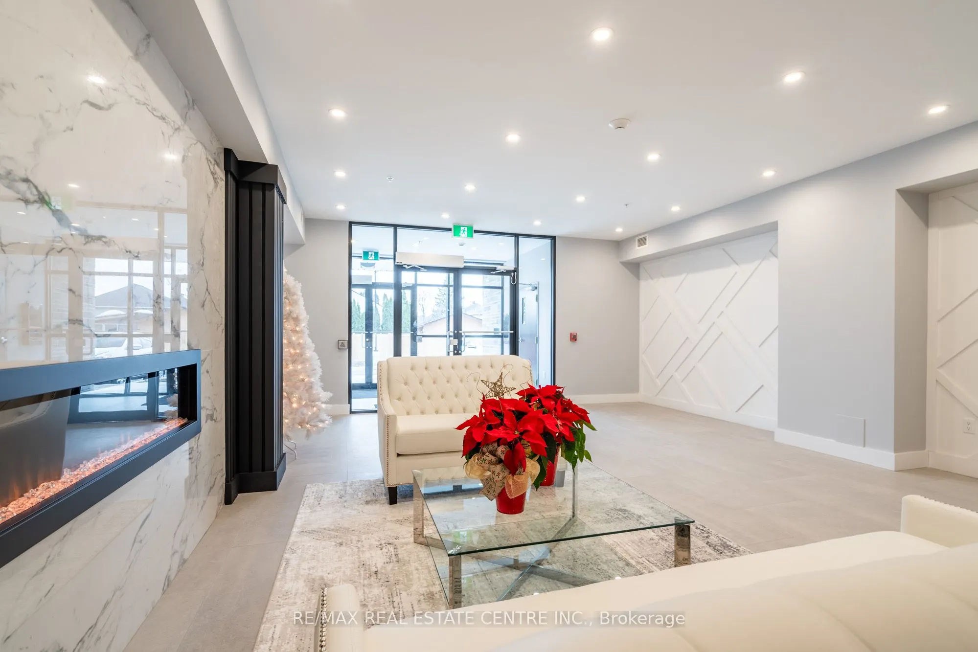 120 Springvalley Crescent, #302
