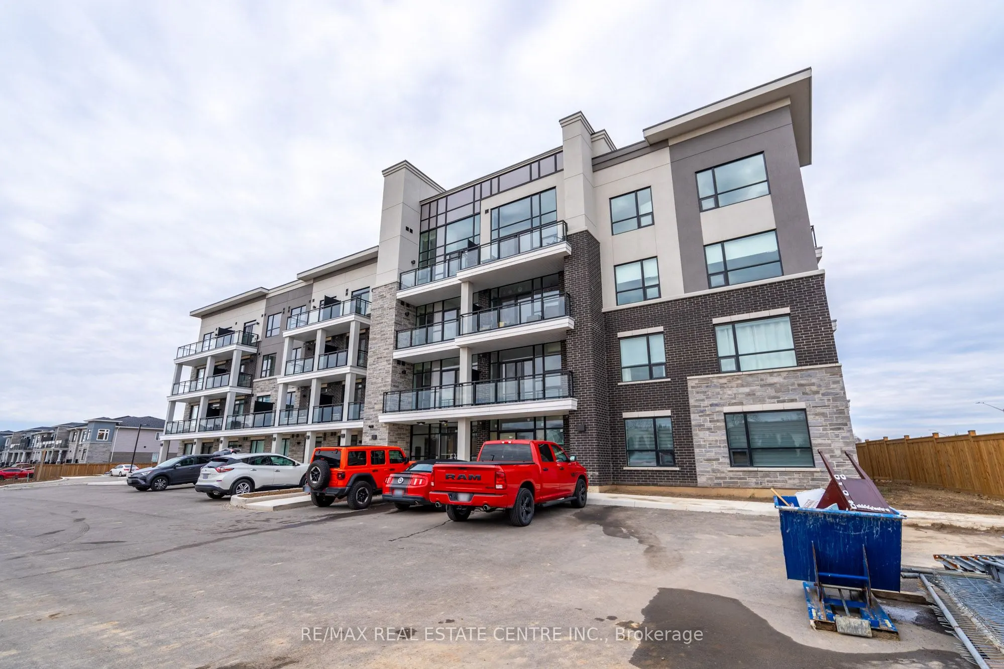 120 Springvalley Crescent, #302